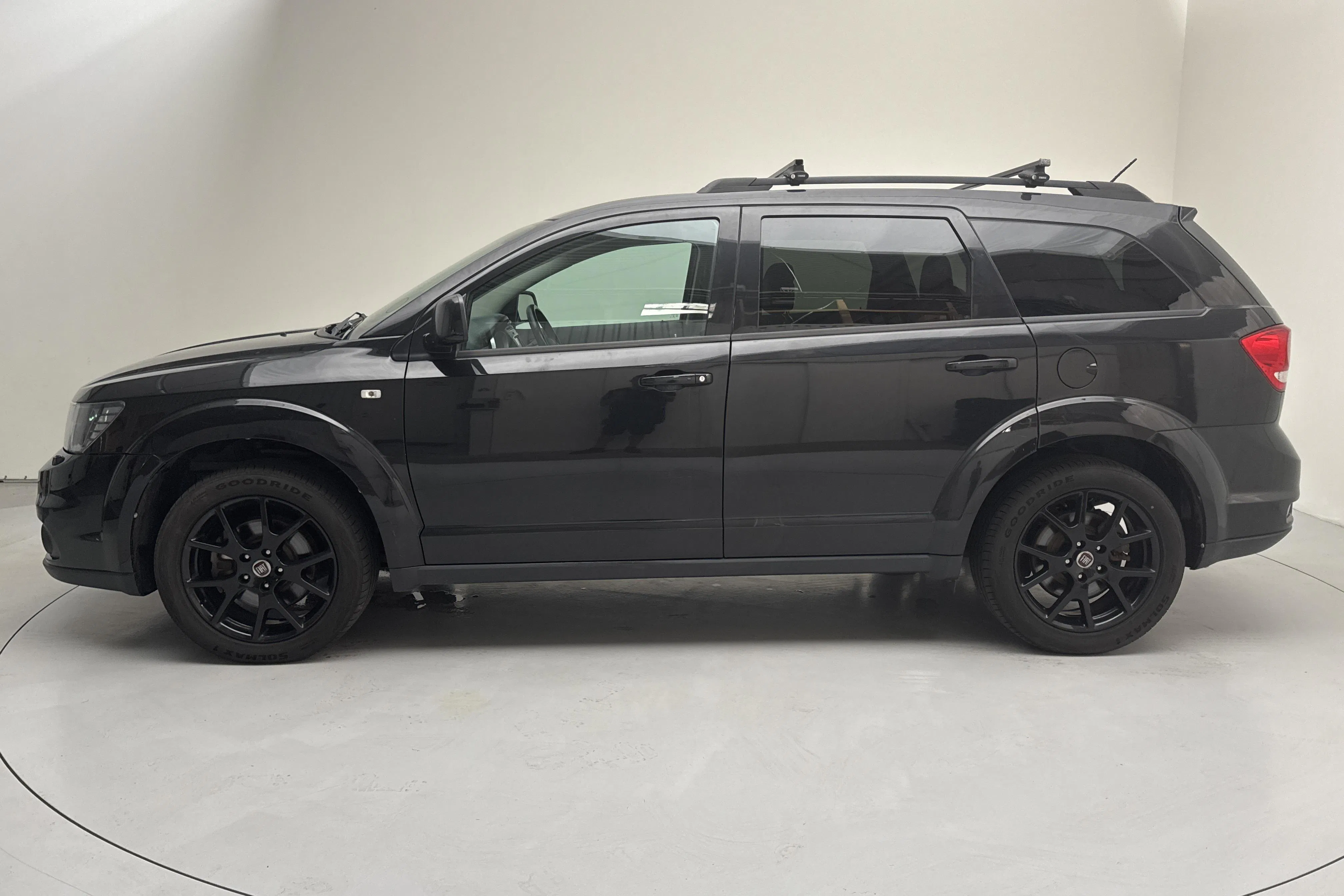 Presentationsfoto 2 av 17: Fiat Freemont 2.0 Multijet AWD (170hk) - 10 425 mil - Automat - svart - 2015