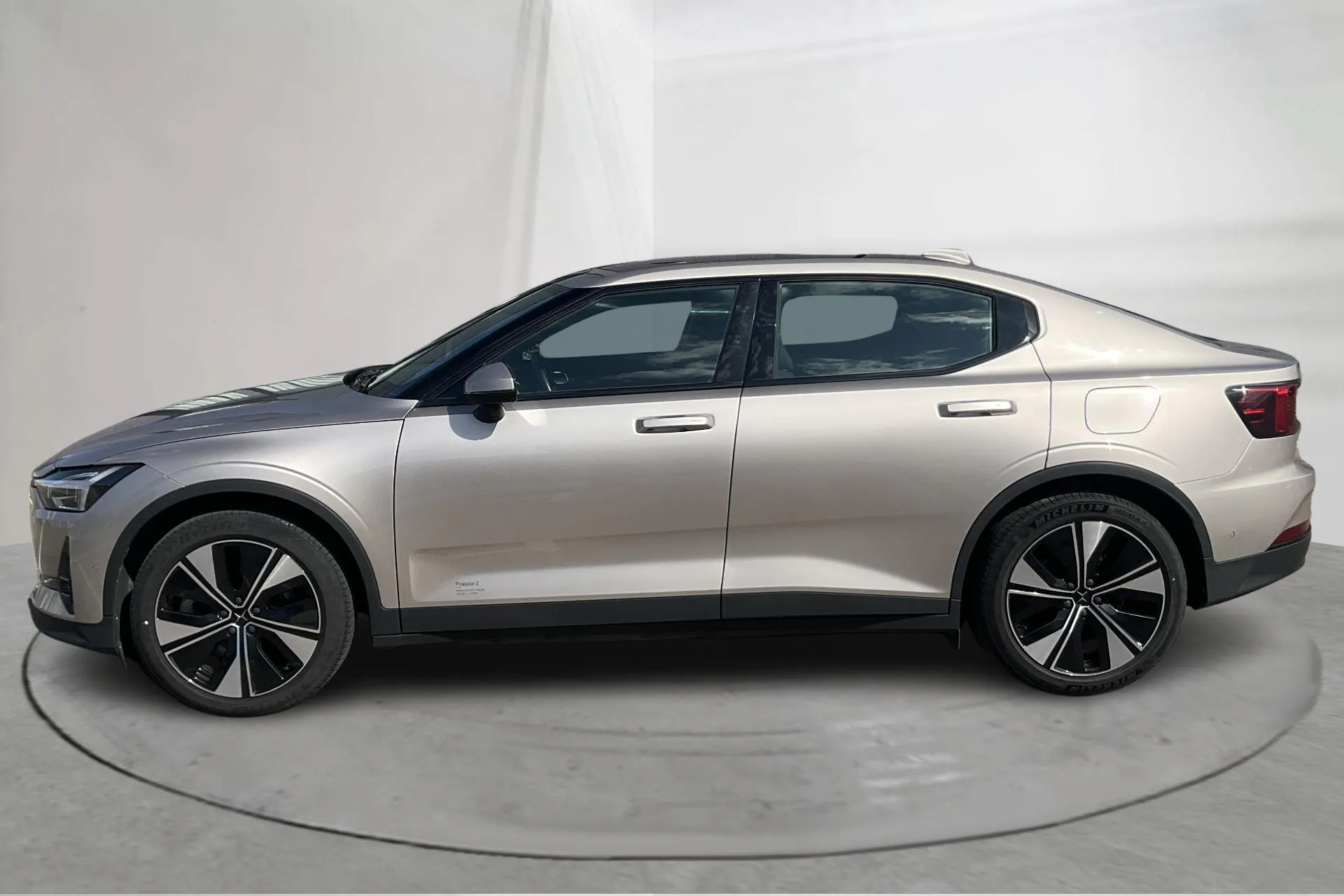 Presentationsfoto 2 av 19: Polestar 2 Long range Single motor (231hk) - 6 831 mil - Automat - Ljusgrå - 2023