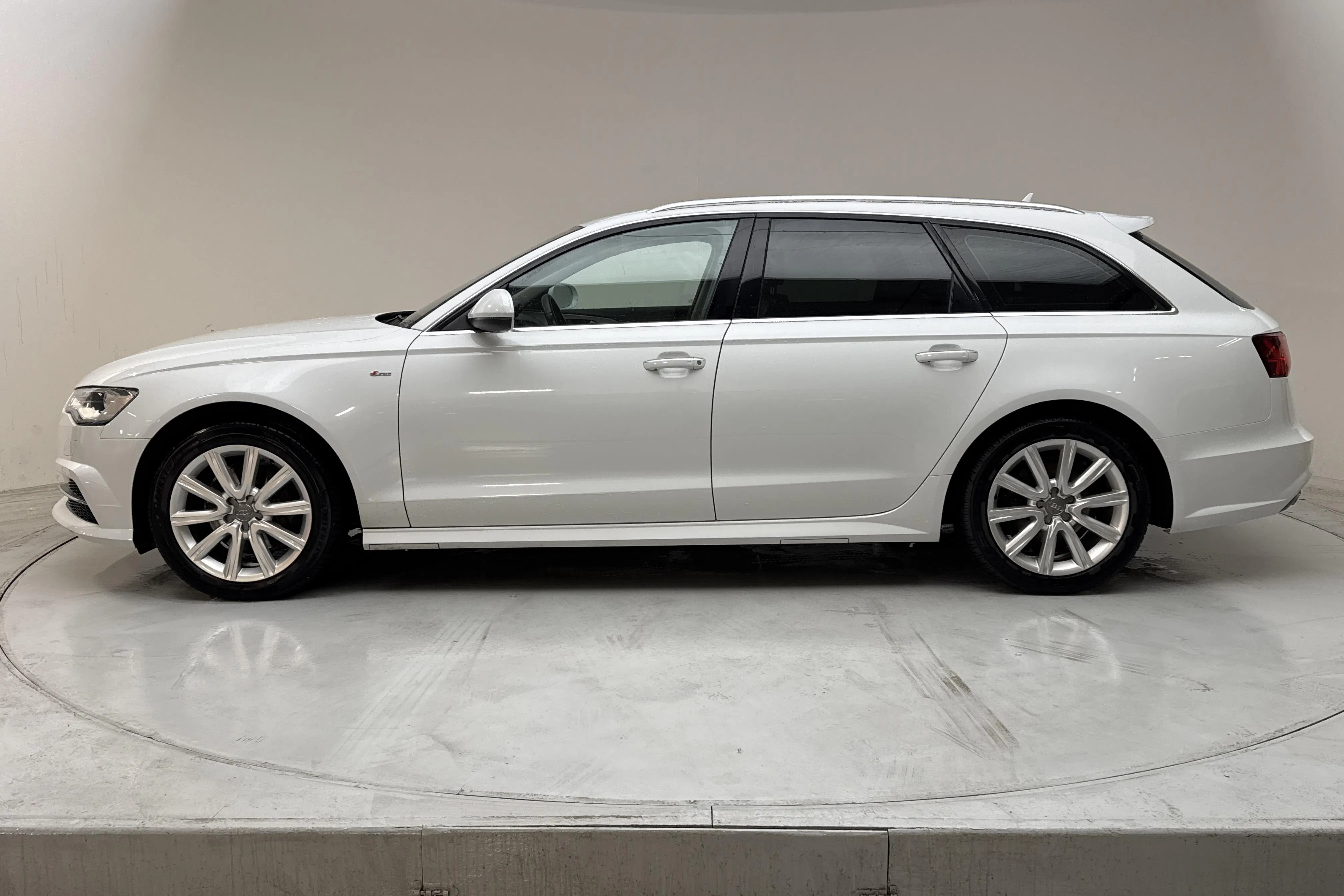 Presentation photo 2 of 12: Audi A6 2.0 TDI Avant (190hk) - 119 680 km - Automatic - white - 2016