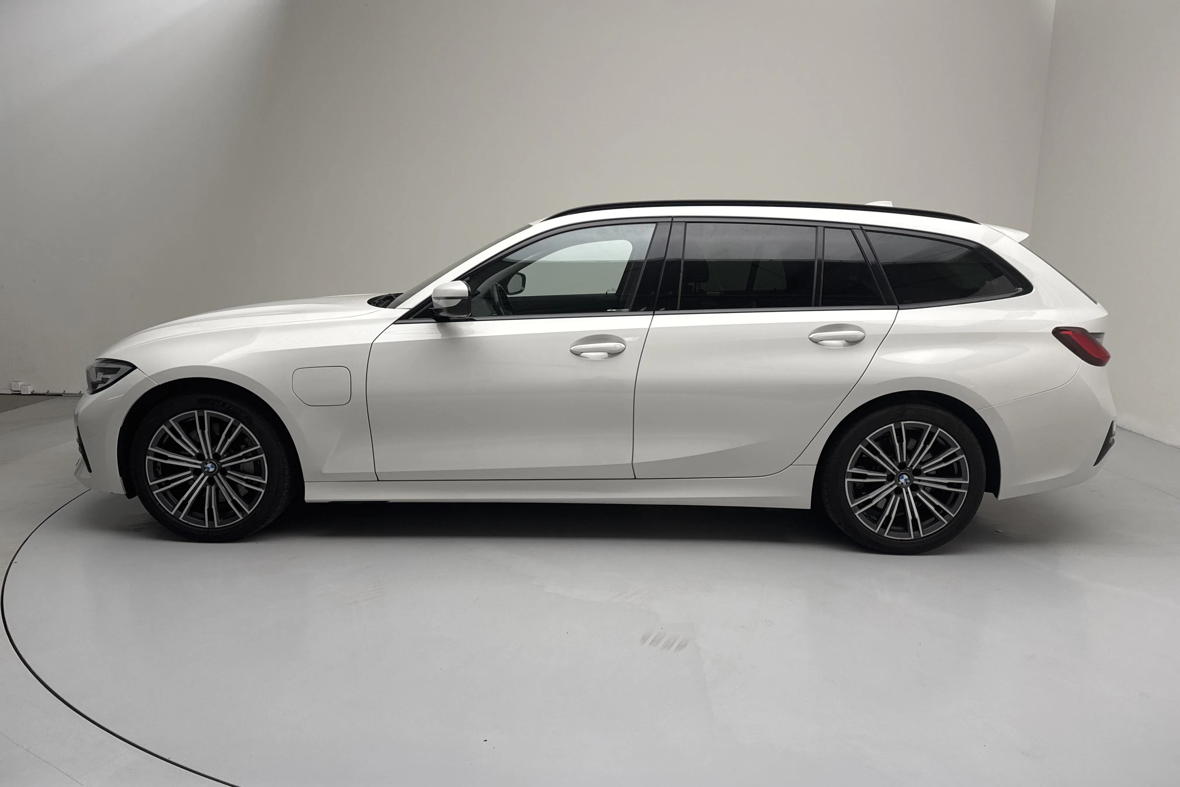 Presentation photo 2 of 20: BMW 330e Touring, G21 (292hk) - 113 860 km - Automatic - white - 2021