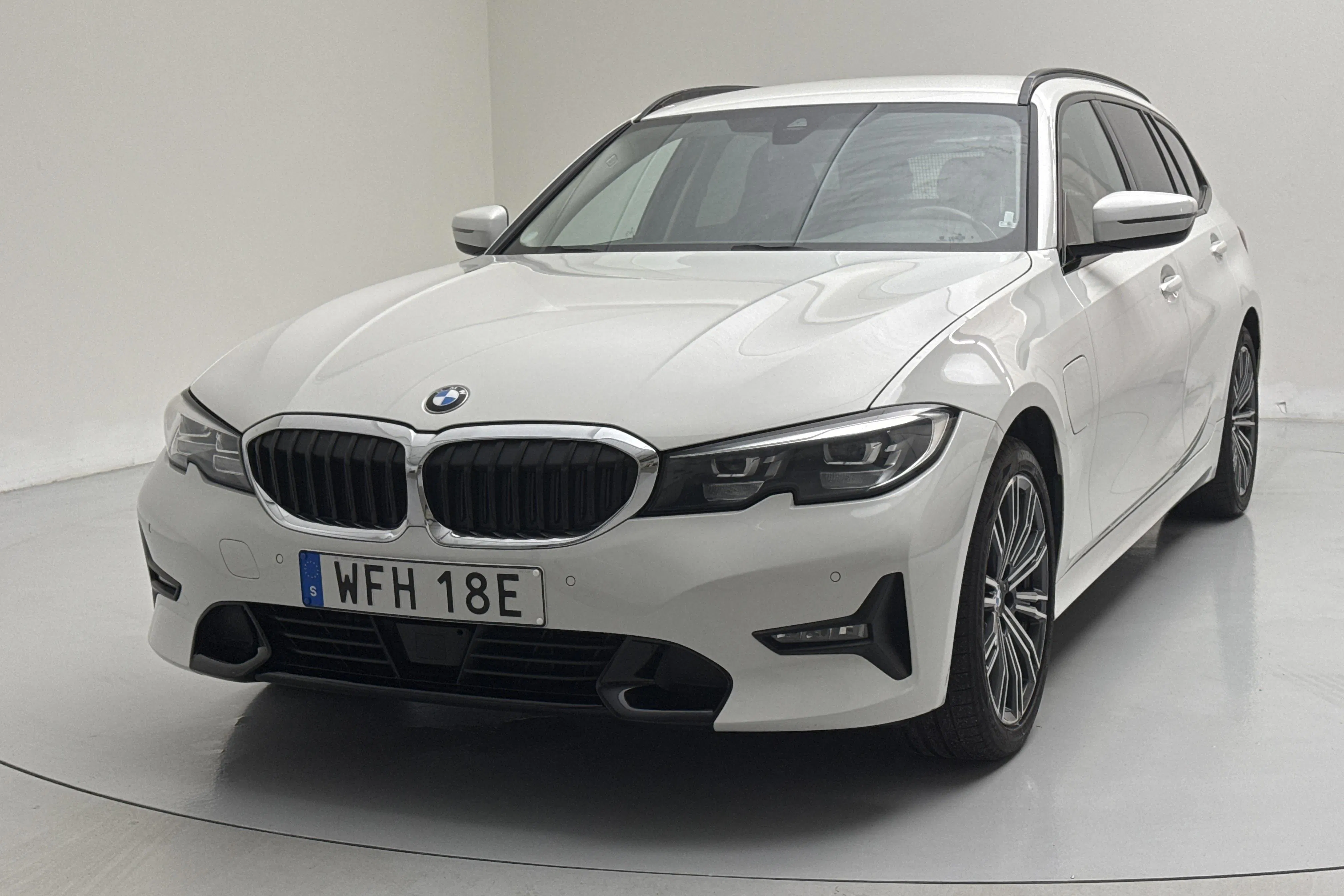 Presentation photo 1 of 20: BMW 330e Touring, G21 (292hk) - 113 860 km - Automatic - white - 2021