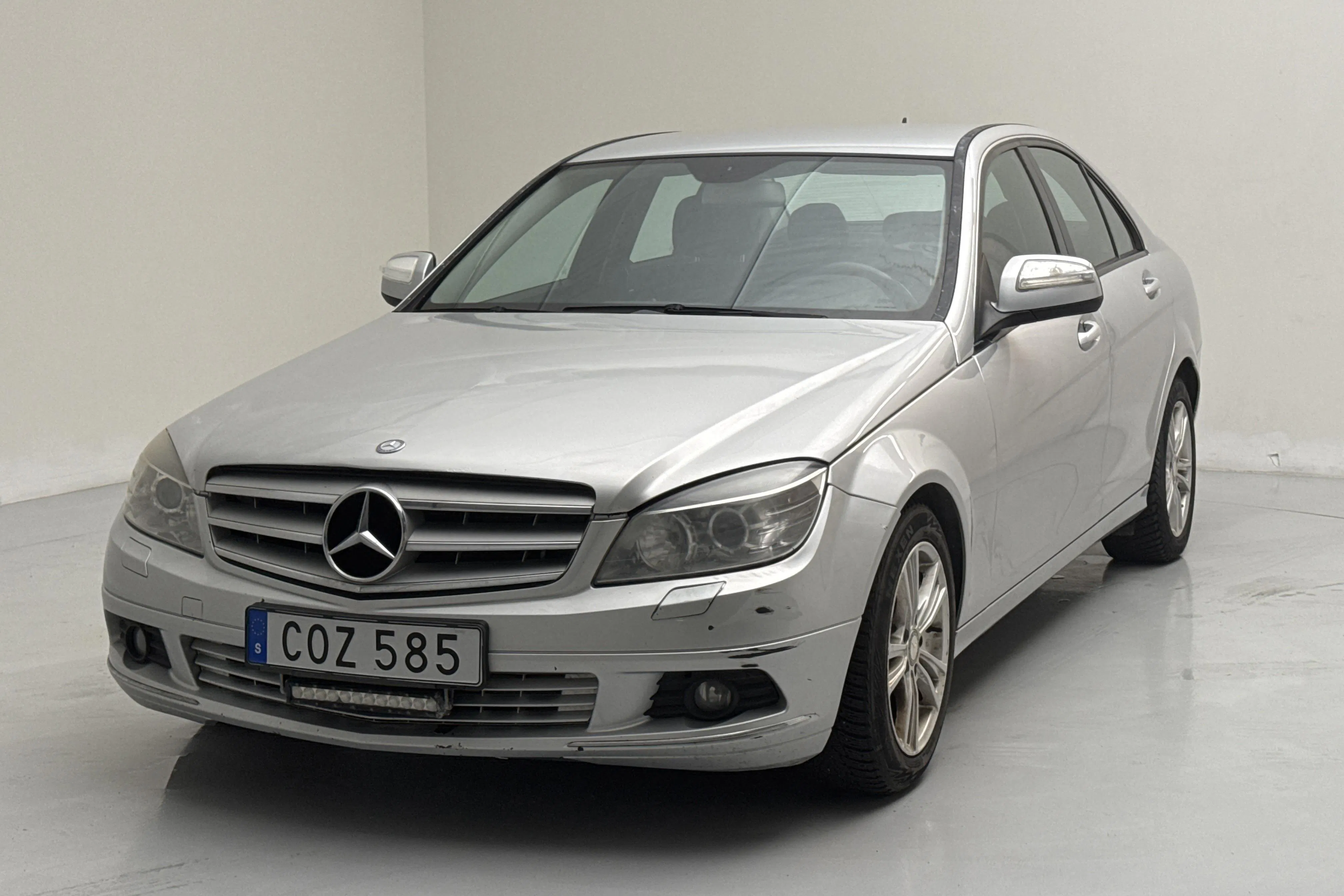 Presentationsfoto 1 av 12: Mercedes C 220 CDI BlueEfficiency W204 (170hk) - 23 403 mil - Manuell - silver - 2008