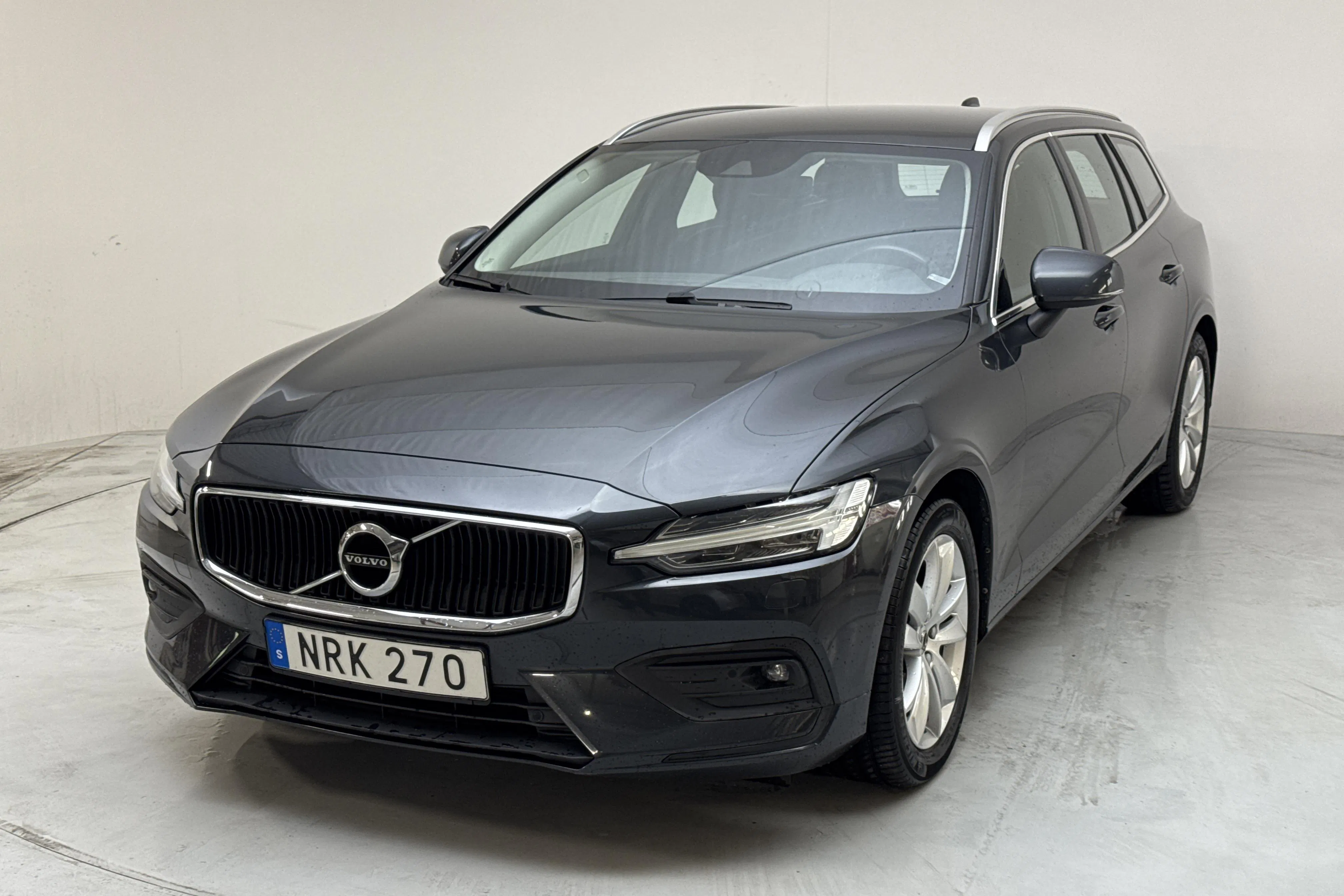 Presentationsfoto 1 av 15: Volvo V60 D4 (190hk) - 12 899 mil - Automat - grå - 2019