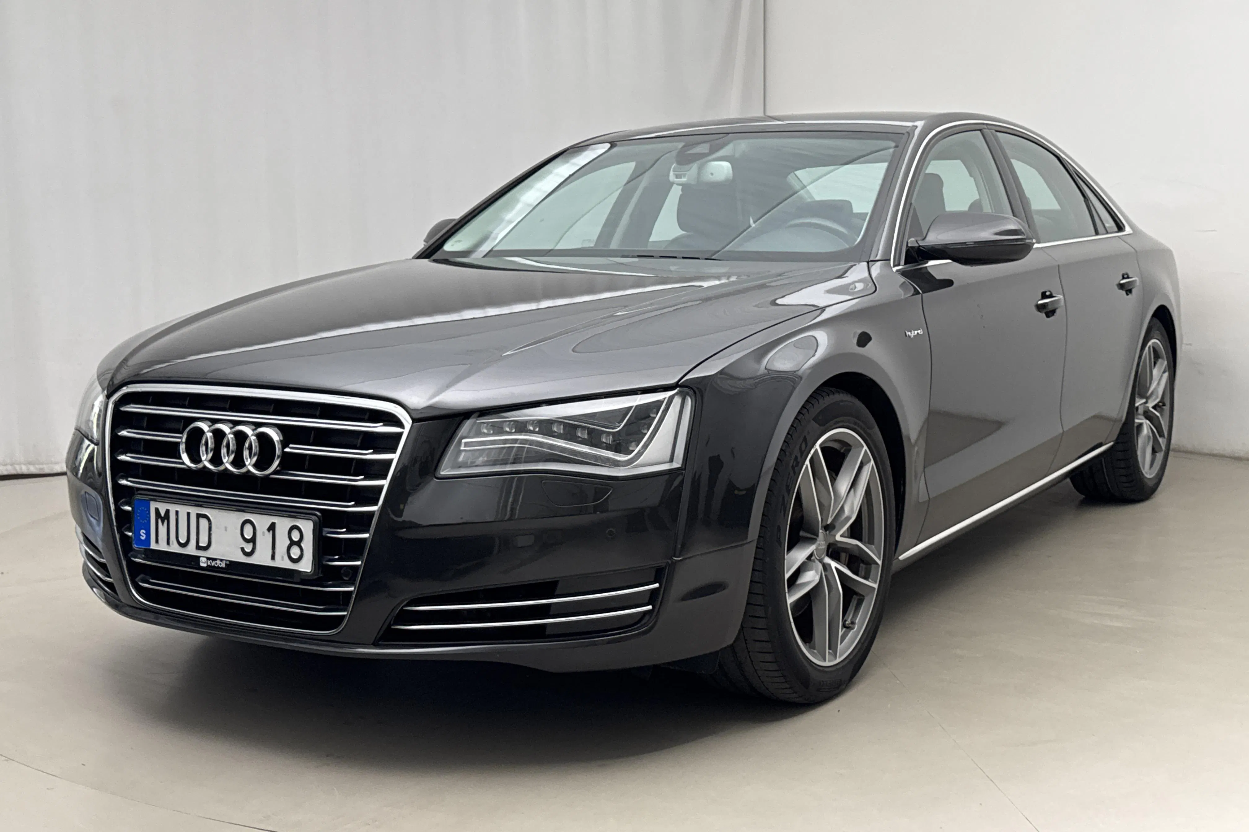 Presentation photo 1 of 24: Audi A8 2.0 TFSI hybrid (245hk) - 141 750 km - Automatic - gray - 2012