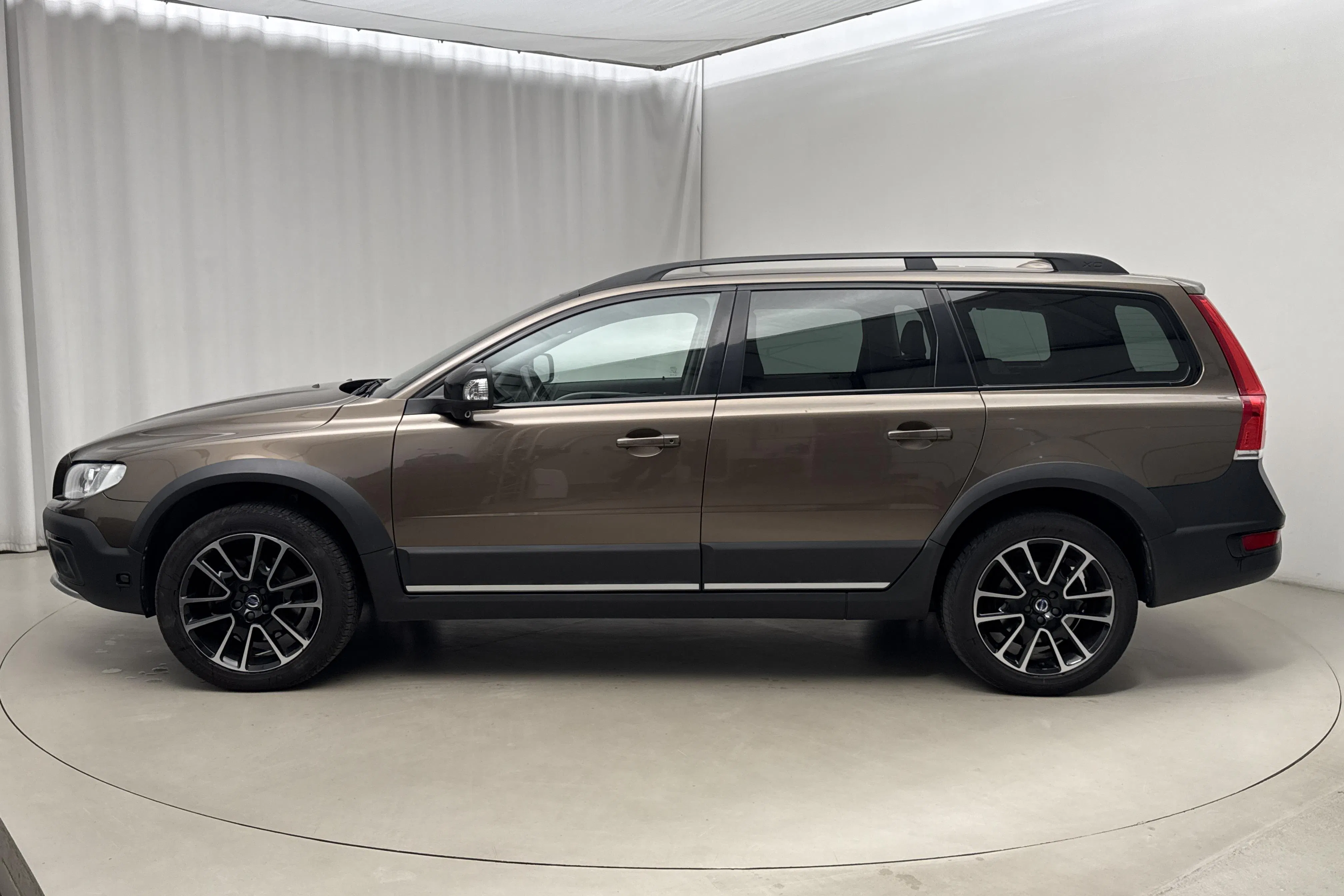 Presentationsfoto 2 av 16: Volvo XC70 II D4 AWD (181hk) - 13 415 mil - Automat - brun - 2015
