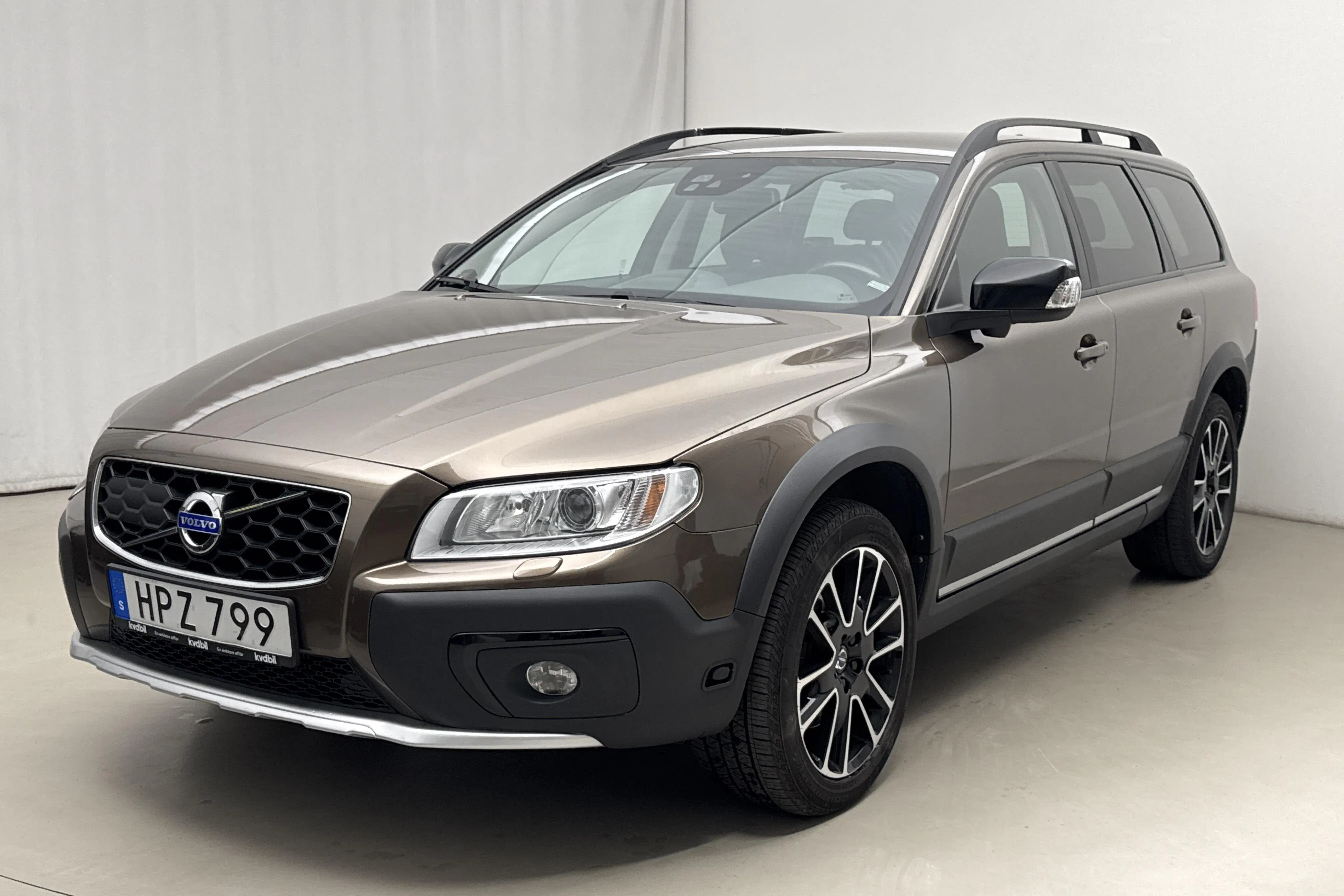 Presentationsfoto 1 av 16: Volvo XC70 II D4 AWD (181hk) - 13 415 mil - Automat - brun - 2015