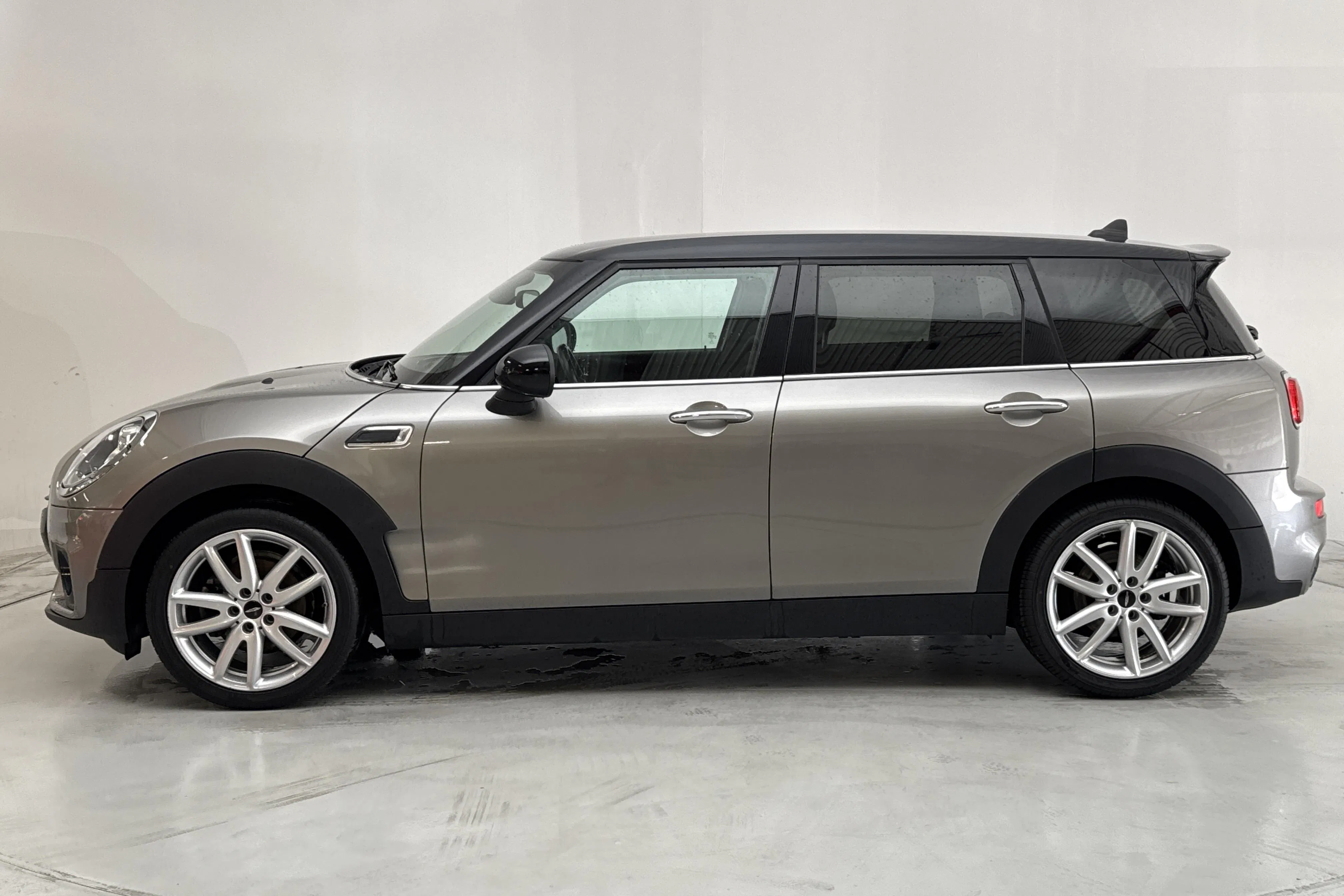 Presentation photo 2 of 12: MINI Cooper Clubman, F54 (136hk) - 113 410 km - Manual - light grey - 2018