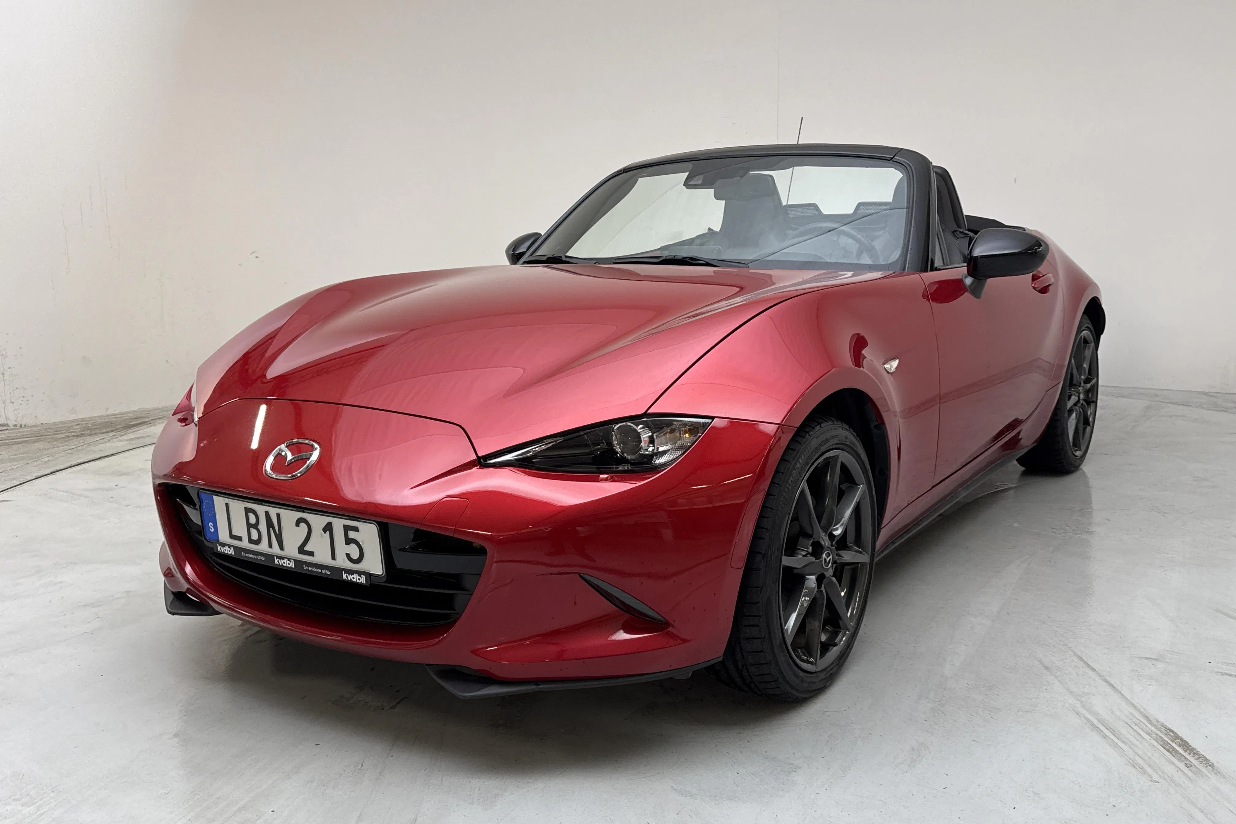 Presentationsfoto 1 av 17: Mazda MX-5 2.0 (160hk) - 6 020 mil - Manuell - röd - 2016