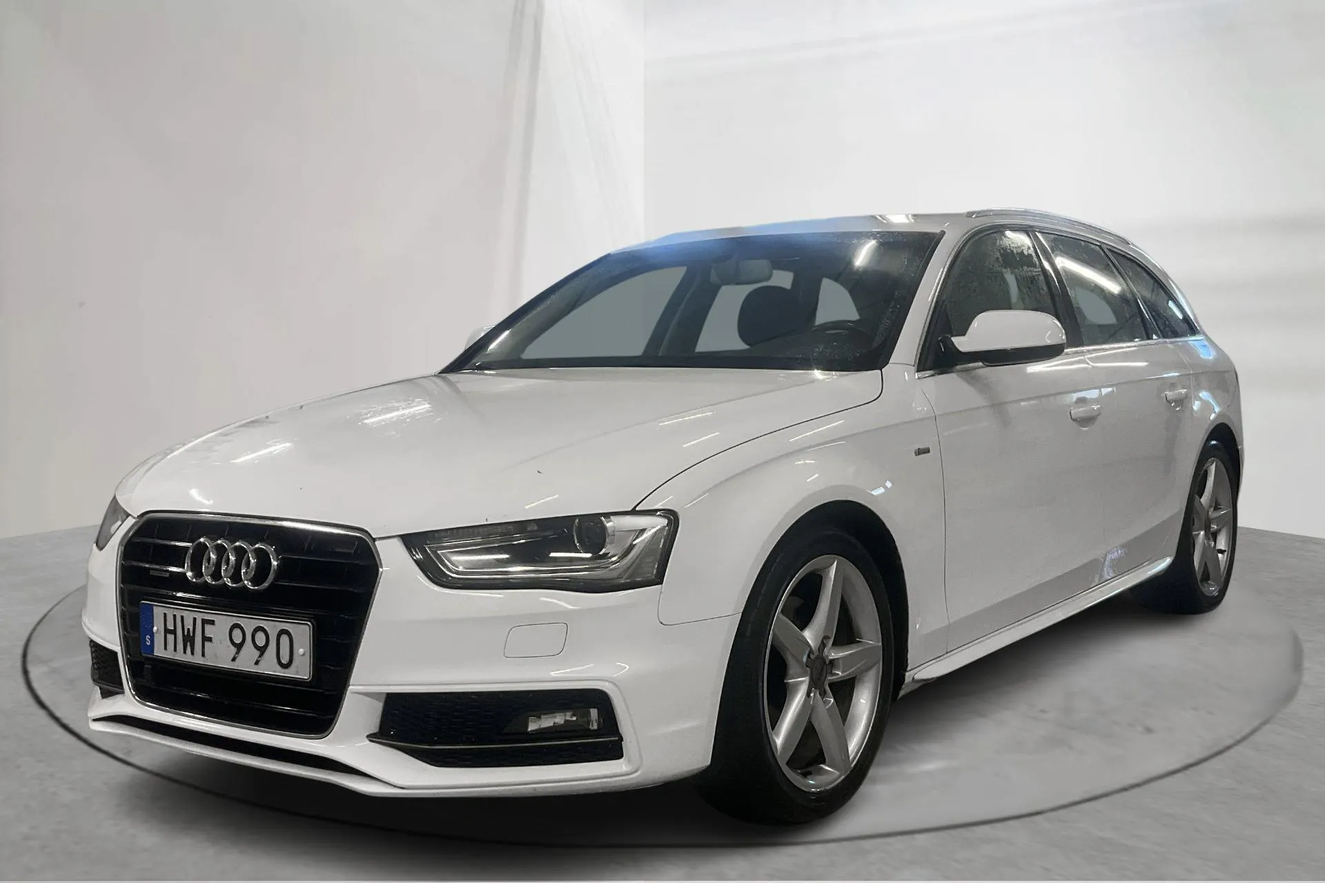 Presentation photo 1 of 16: Audi A4 2.0 TDI Avant quattro (150hk) - 194 280 km - Manual - white - 2015