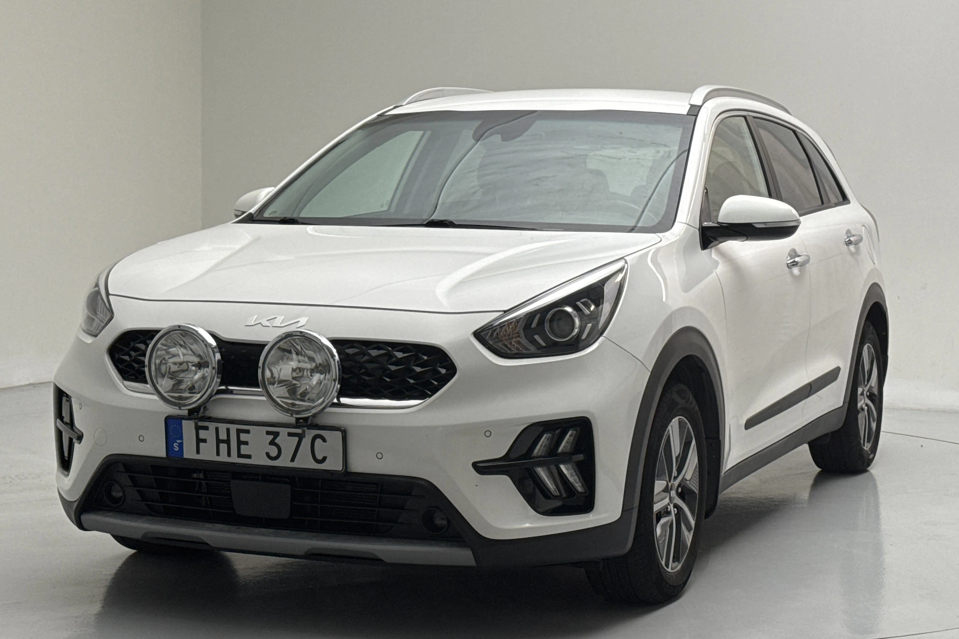 Presentationsfoto 1 av 15: KIA Niro Hybrid 1.6 (141hk) - 20 310 mil - Automat - vit - 2022