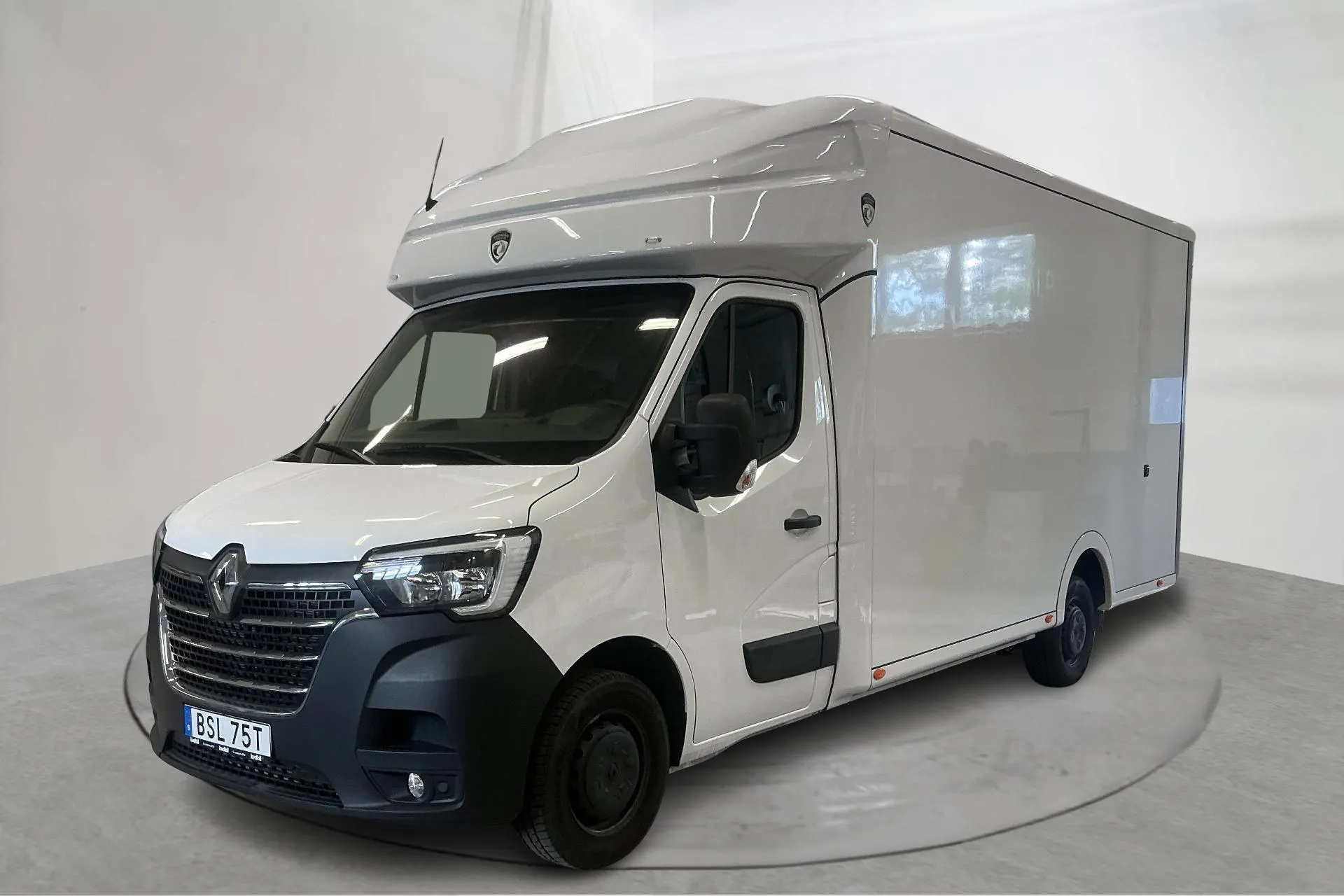 Presentationsfoto 1 av 14: Renault Master 2.3 dCi Volymskåp RWD (165hk) - 1 261 mil - Manuell - vit - 2025