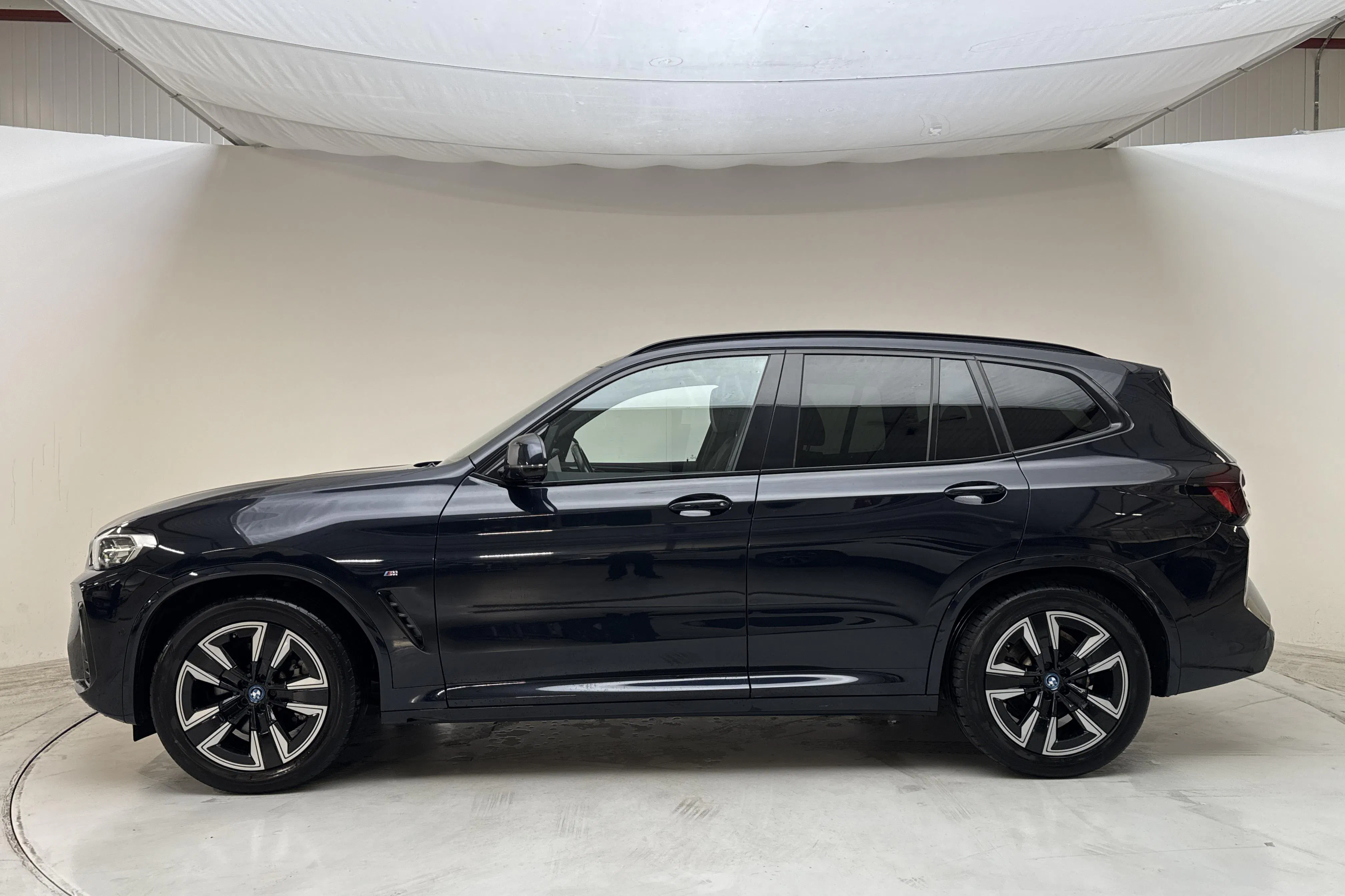 Presentation photo 2 of 18: BMW iX3 LCI, G08 (286hk) - 72 370 km - Automatic - black - 2023
