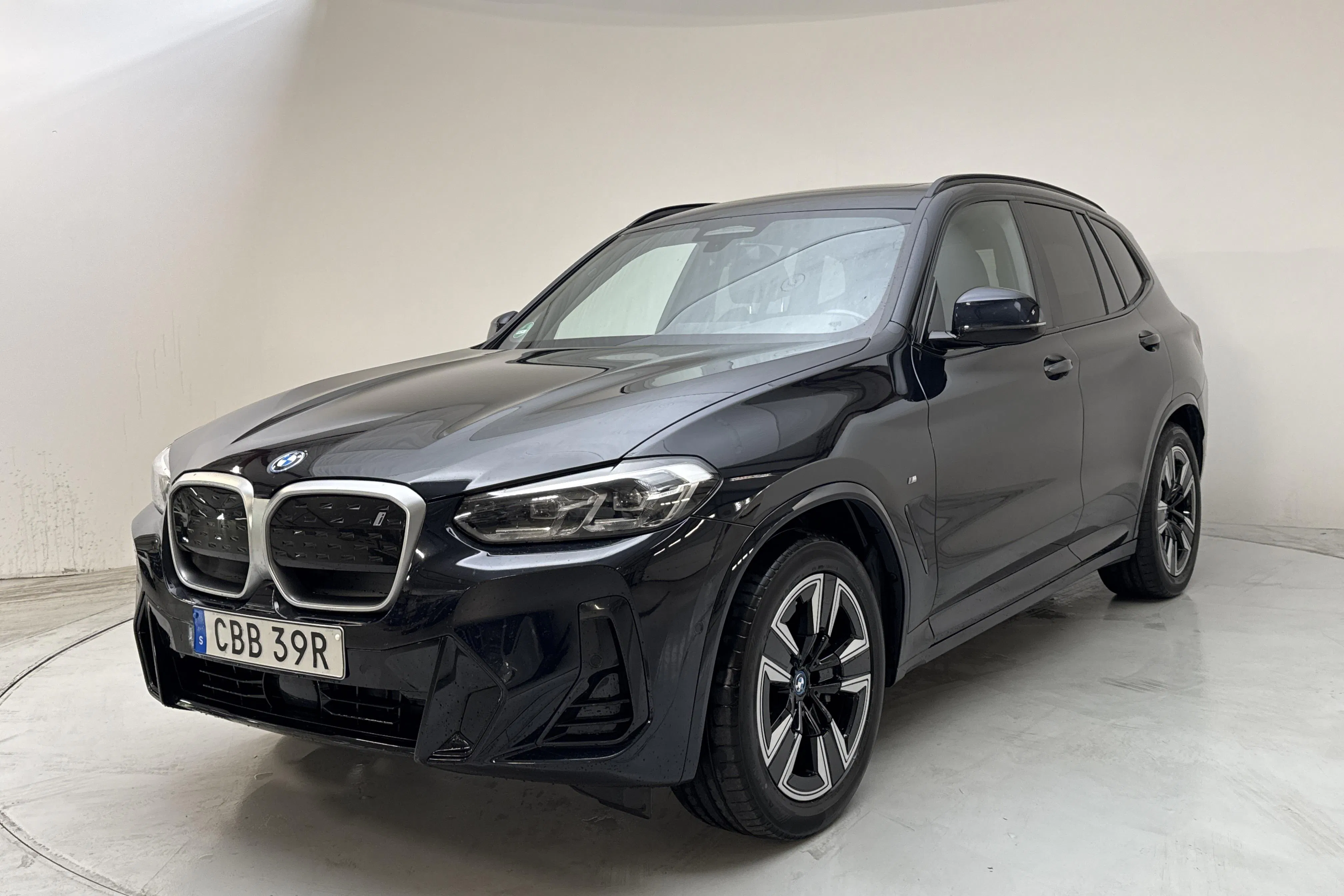 Presentation photo 1 of 18: BMW iX3 LCI, G08 (286hk) - 72 370 km - Automatic - black - 2023
