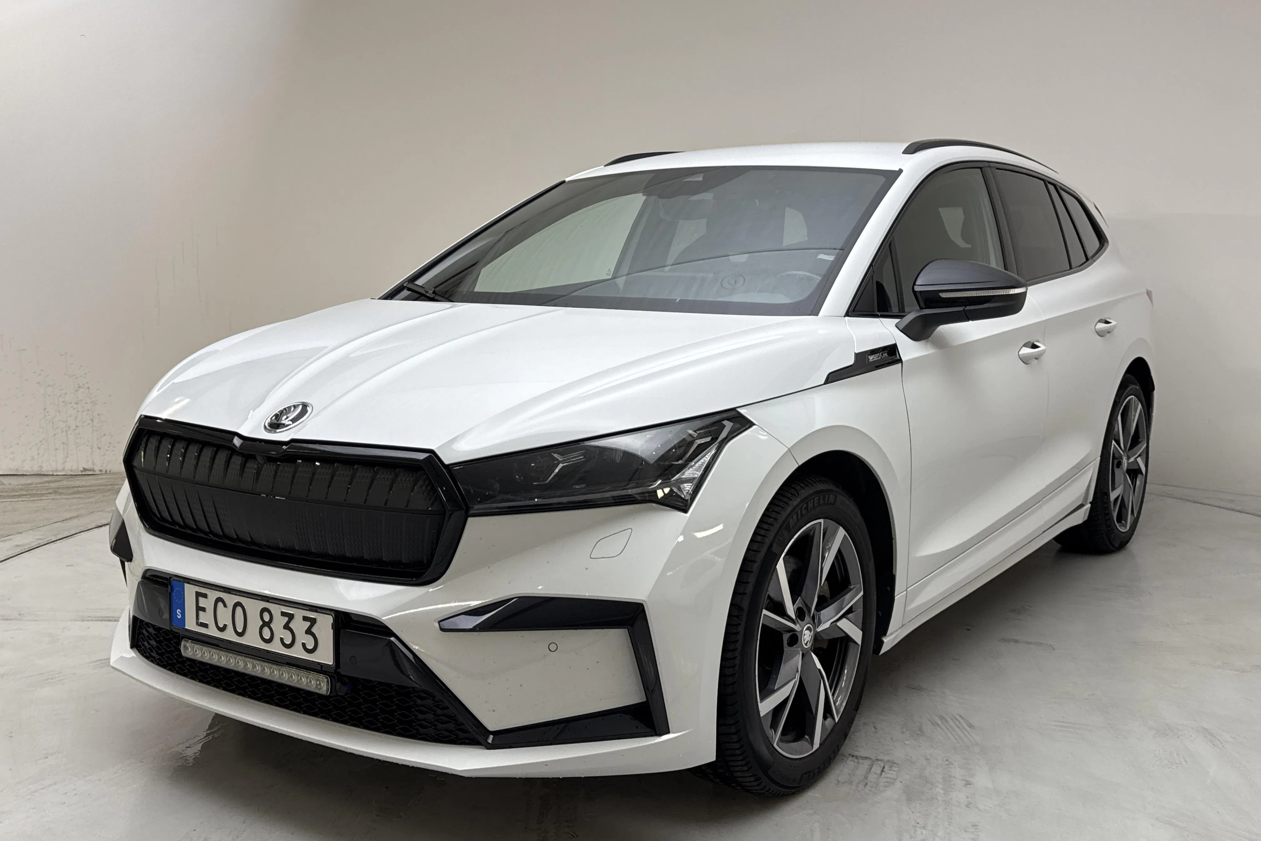 Presentation photo 1 of 17: Skoda Enyaq iV 80 (204hk) - 87 800 km - Automatic - white - 2023