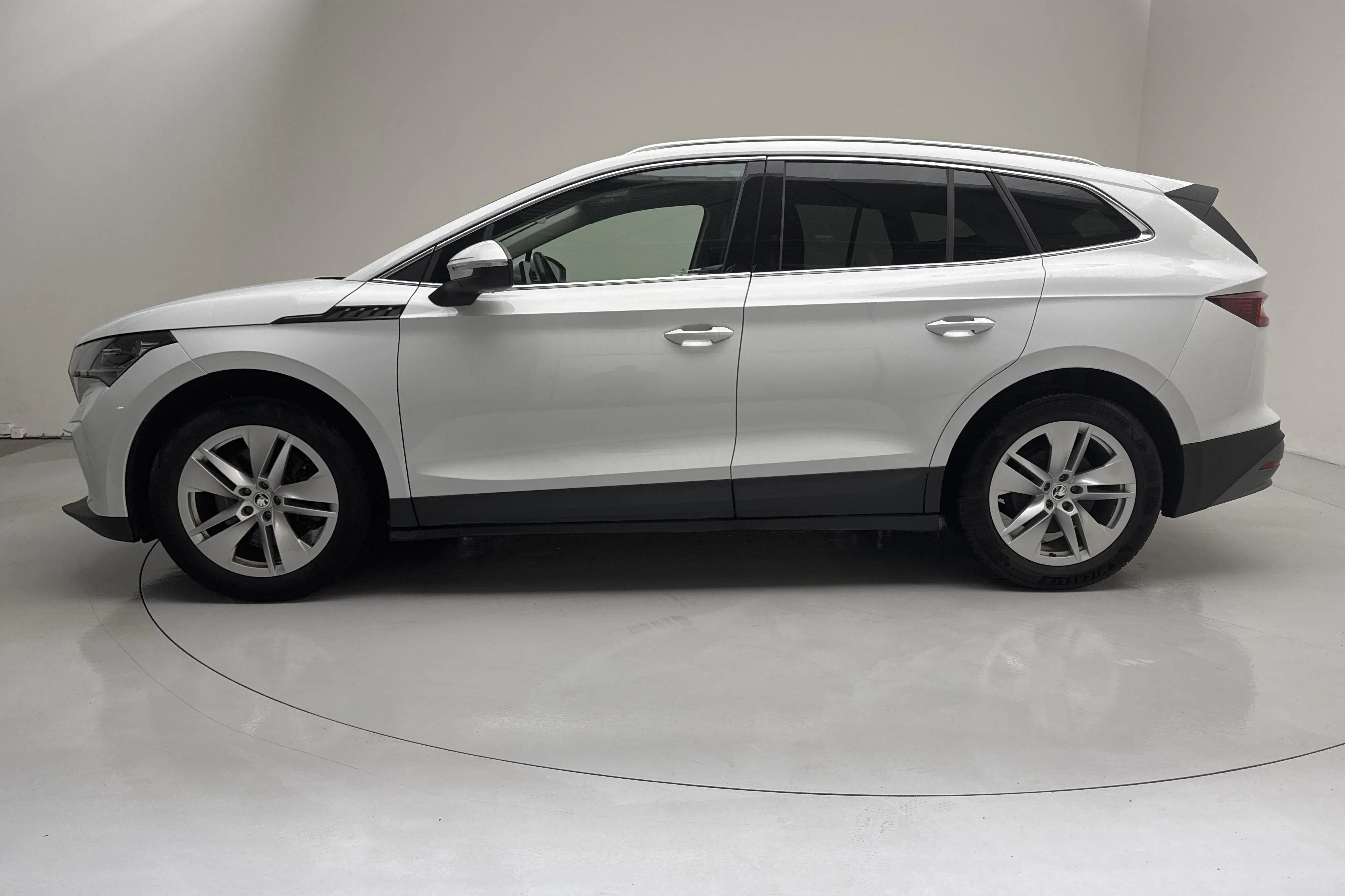 Presentation photo 2 of 18: Skoda Enyaq iV 80 (204hk) - 124 870 km - Automatic - white - 2023