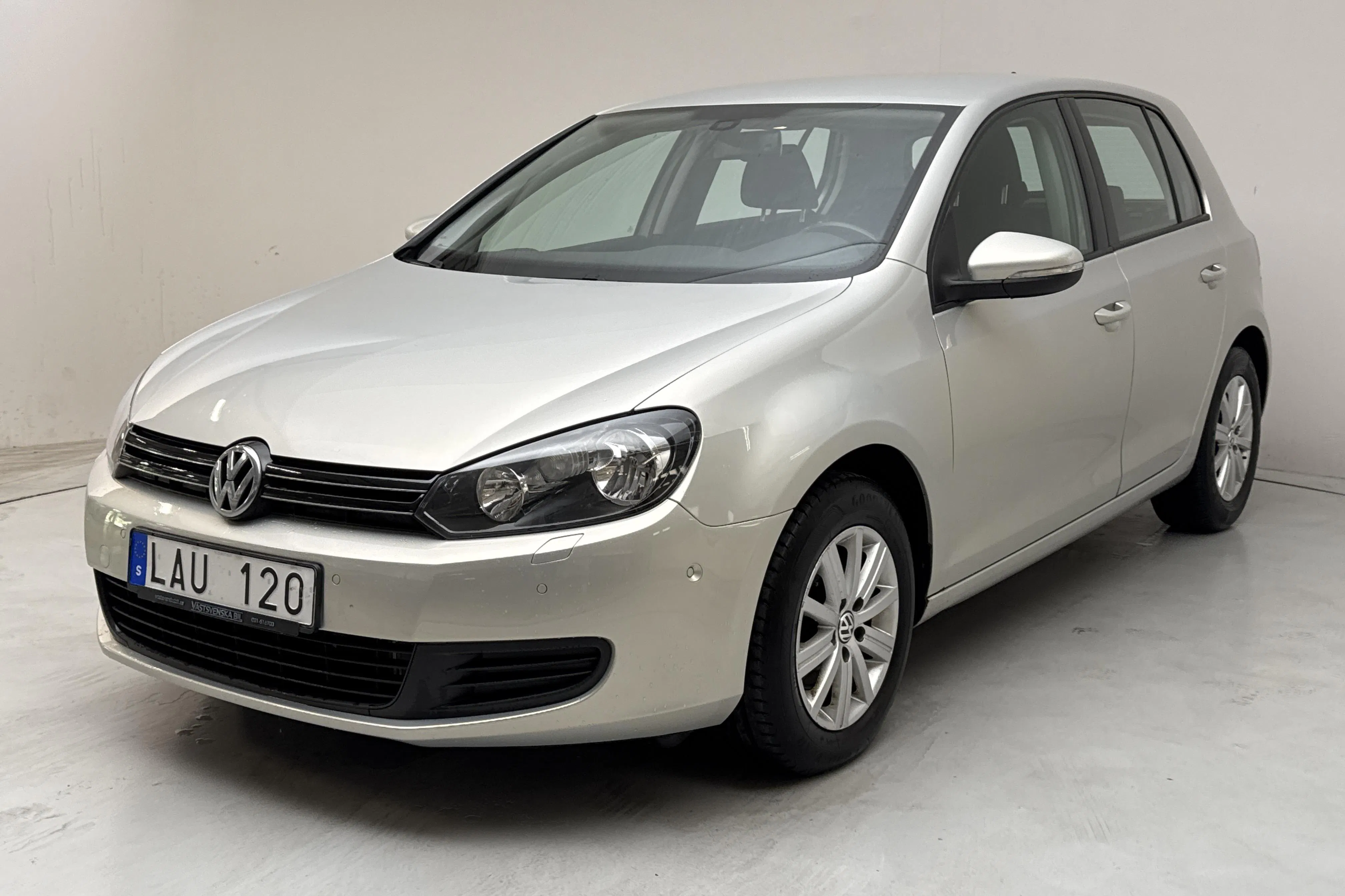 Presentation photo 1 of 15: VW Golf VI 1.6 TDI BlueMotion Technology 5dr (105hk) - 120 710 km - Automatic - light brown - 2011