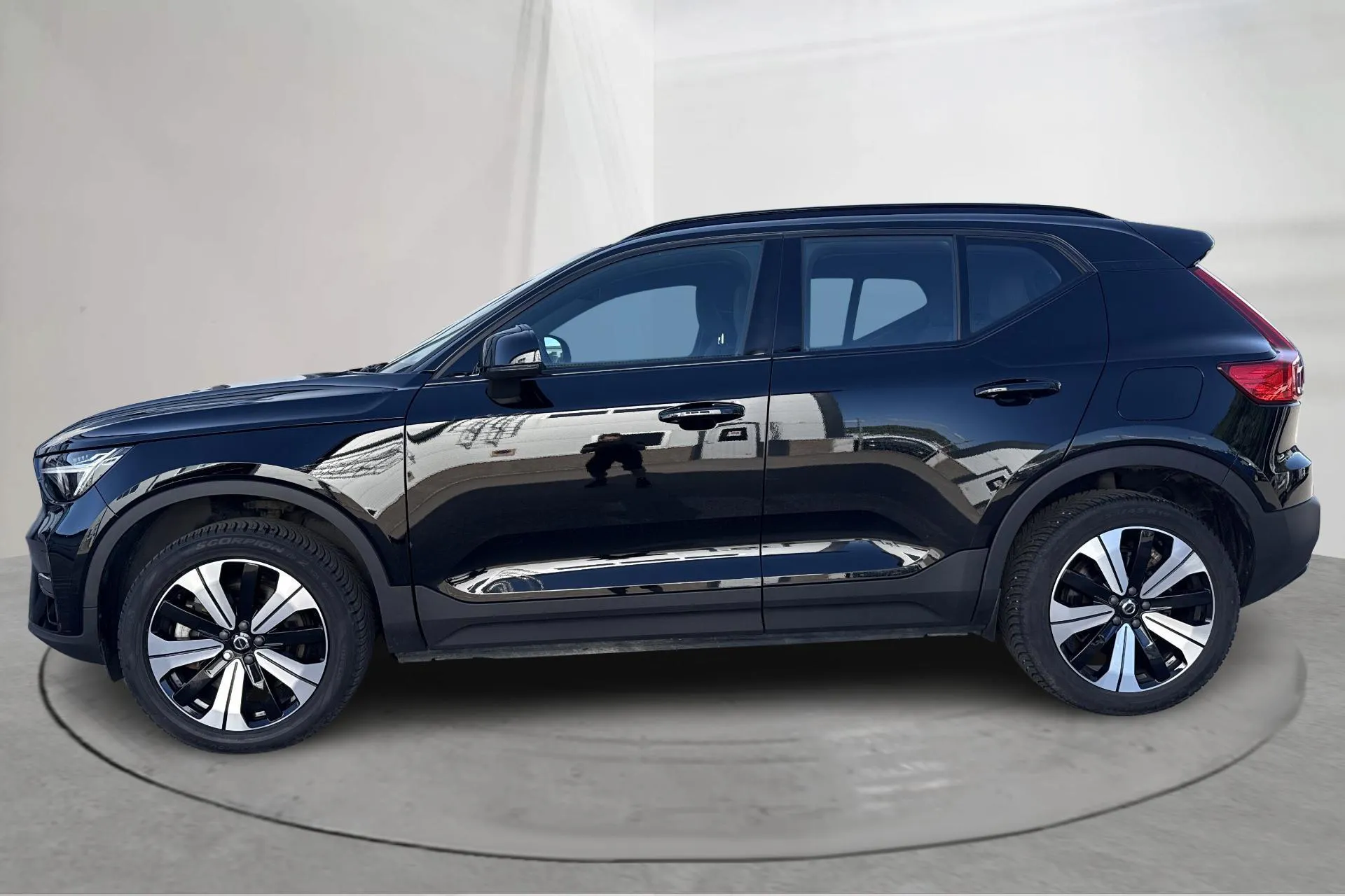 Presentation photo 2 of 18: Volvo XC40 P6 Recharge (231hk) - 71 090 km - Automatic - black - 2023