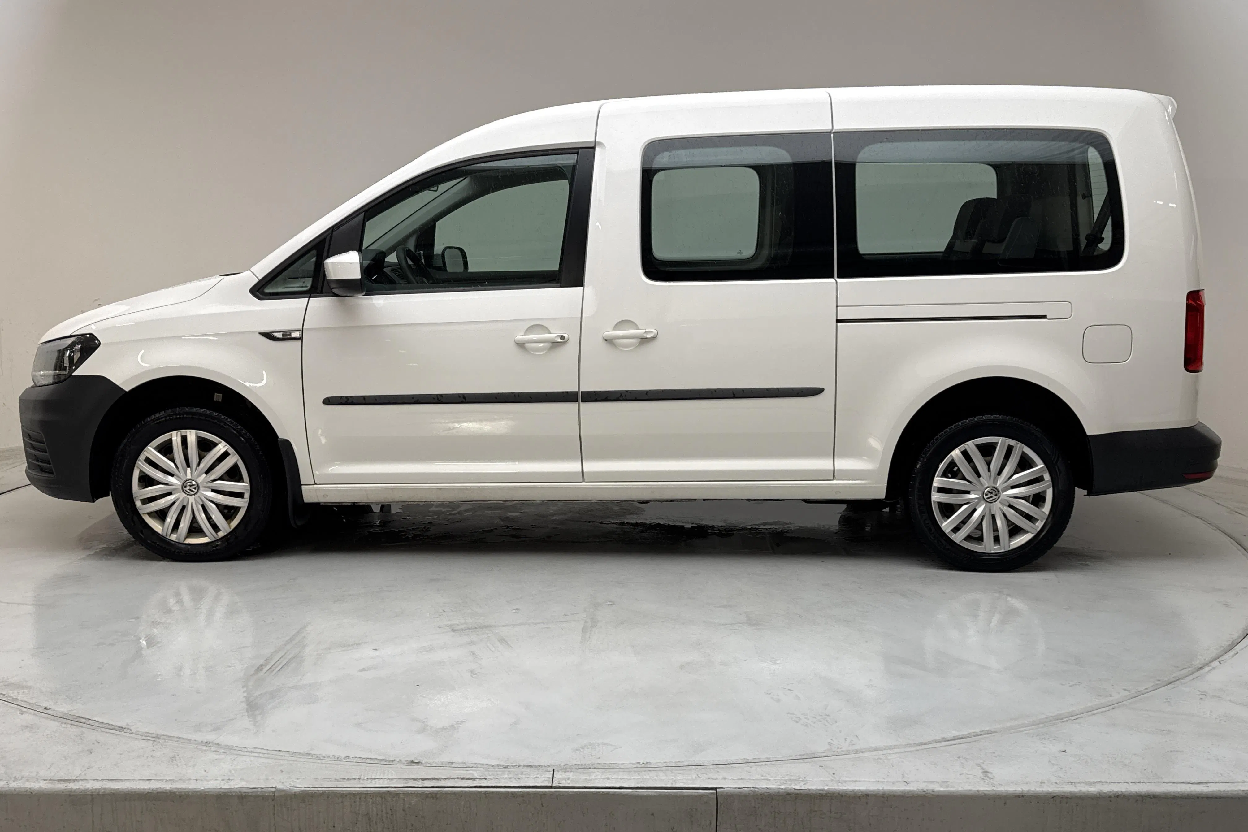 Presentationsfoto 2 av 13: VW Caddy Maxi Life 1.4 TGI (110hk) - 8 108 mil - Manuell - vit - 2020