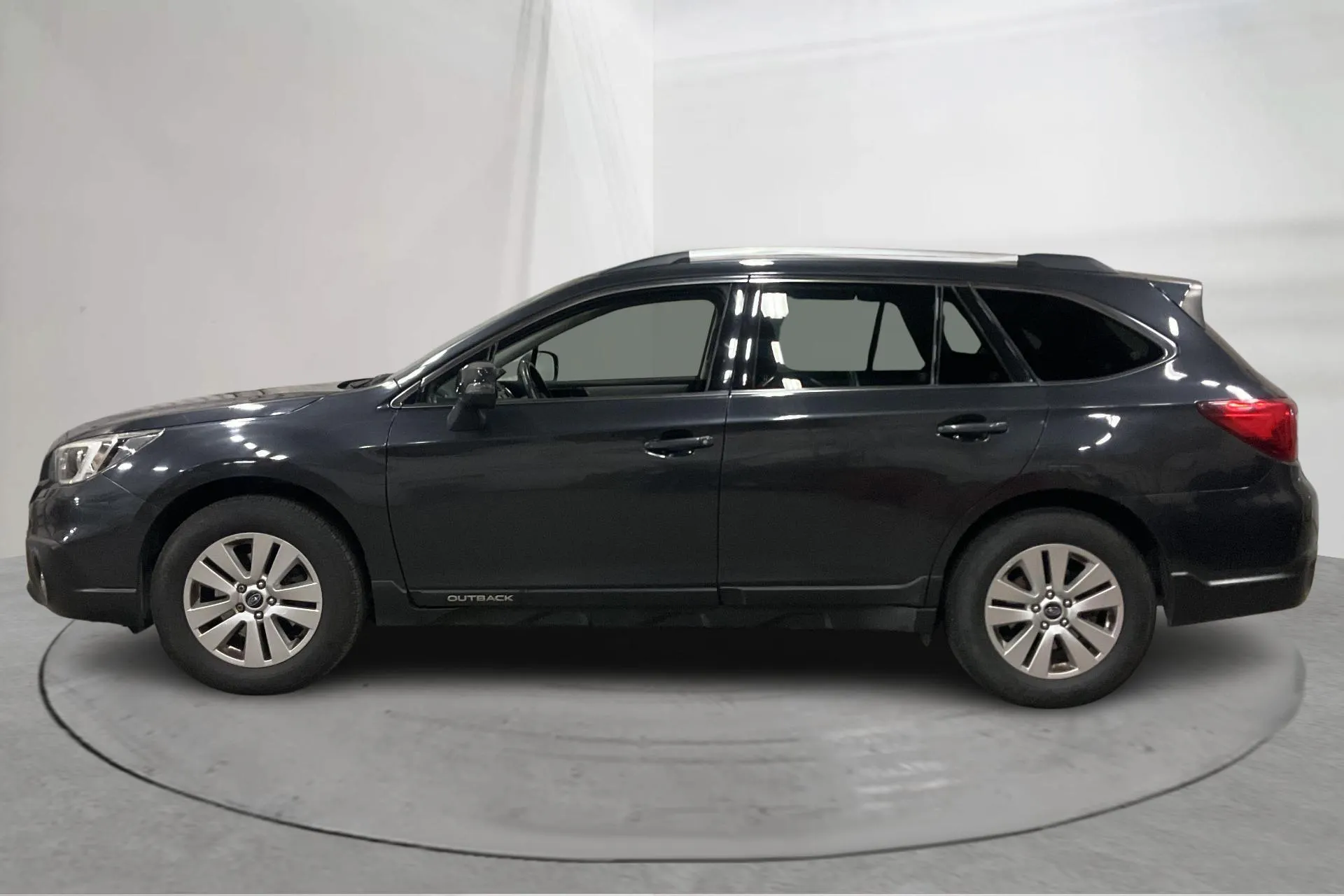 Presentationsfoto 2 av 15: Subaru Outback 2.0D (150hk) - 21 196 mil - Automat - Mörkgrå - 2017