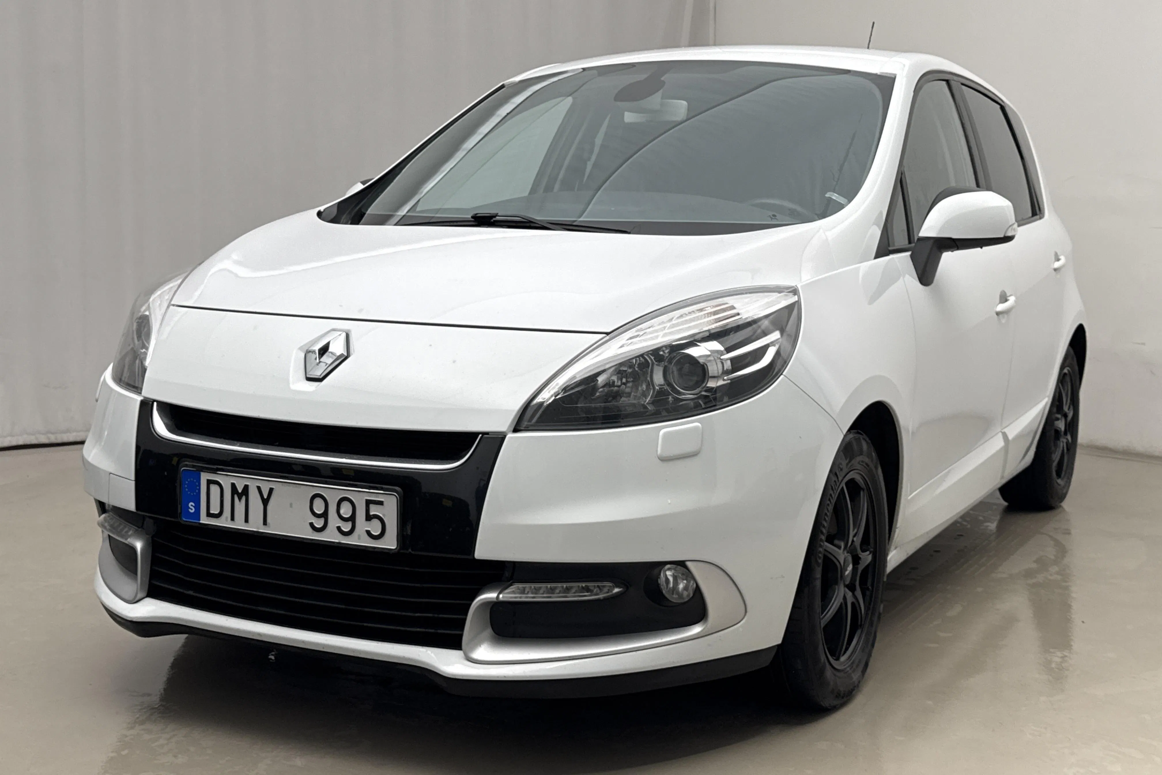 Presentation photo 1 of 19: Renault Scénic III 1.5 dCi FAP (110hk) - 19 706 Scandinavian mile - Automatic - white - 2013