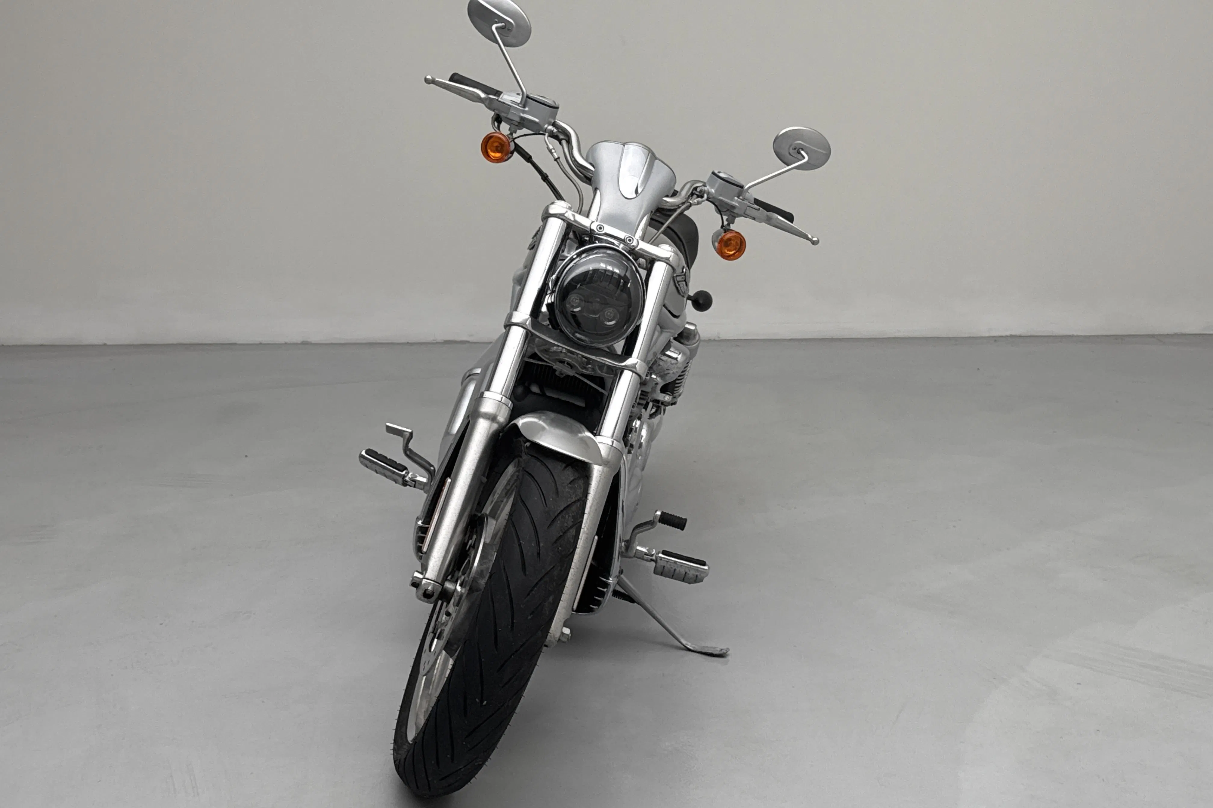 Presentationsfoto 2 av 13: HARLEY-DAVIDSSON VRSCA V-Rod 100th years anniversary Motorcykel - 2 019 mil - Manuell - 2003