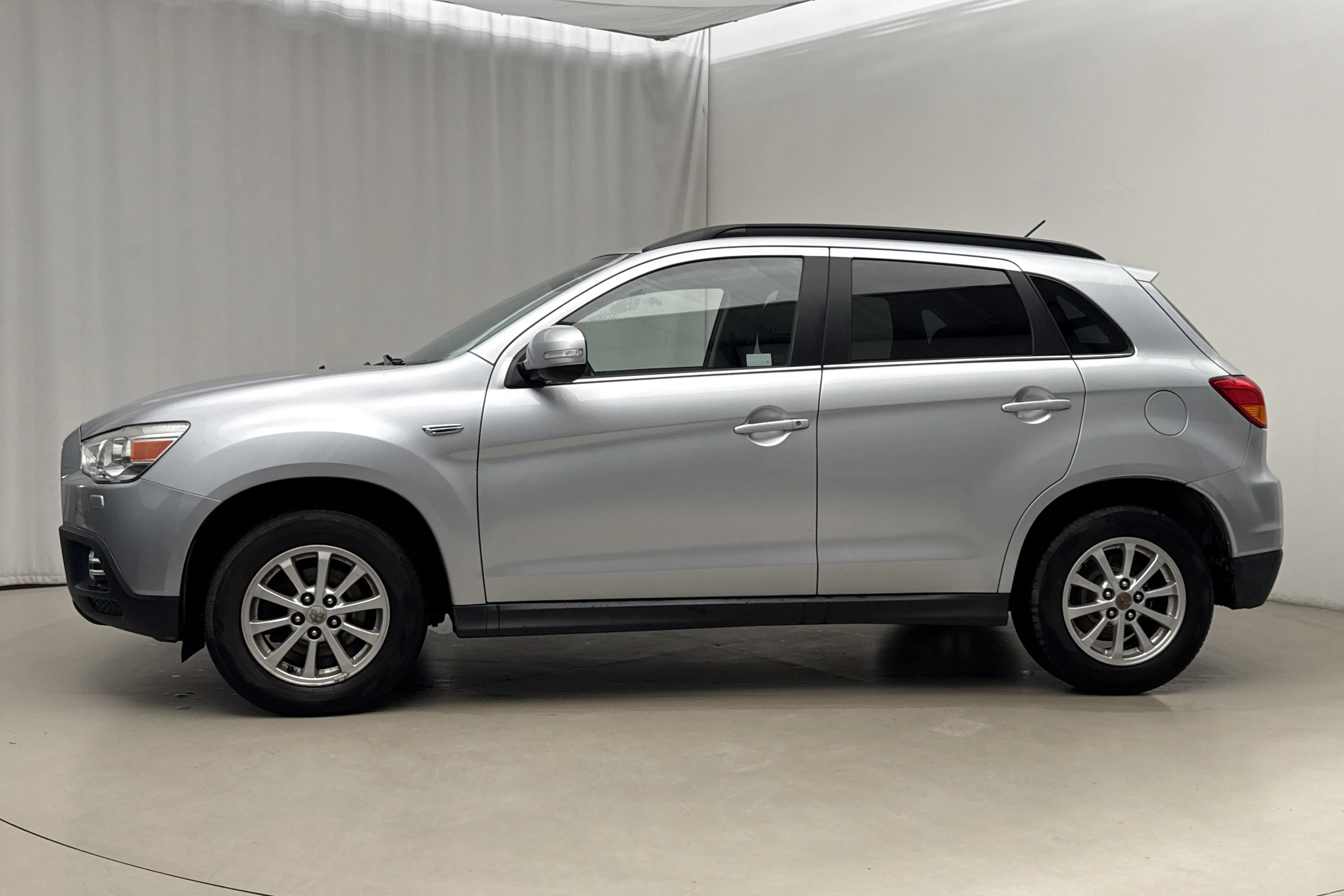 Presentationsfoto 2 av 16: Mitsubishi ASX 1.8 D 4WD (116hk) - 13 242 mil - Manuell - silver - 2012