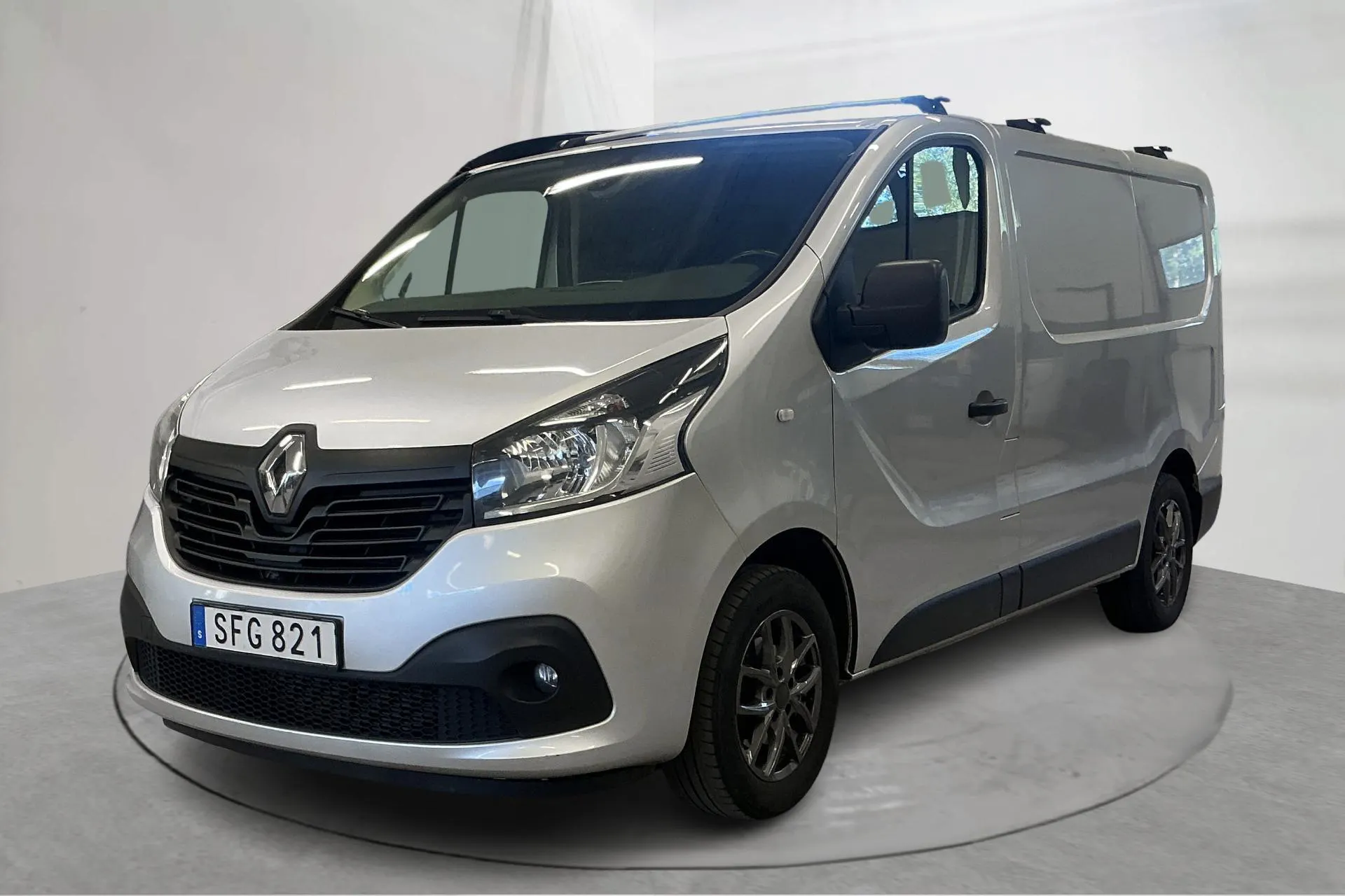Presentationsfoto 1 av 17: Renault Trafic 1.6 dCi Skåp (125hk) - 14 734 mil - Manuell - silver - 2018