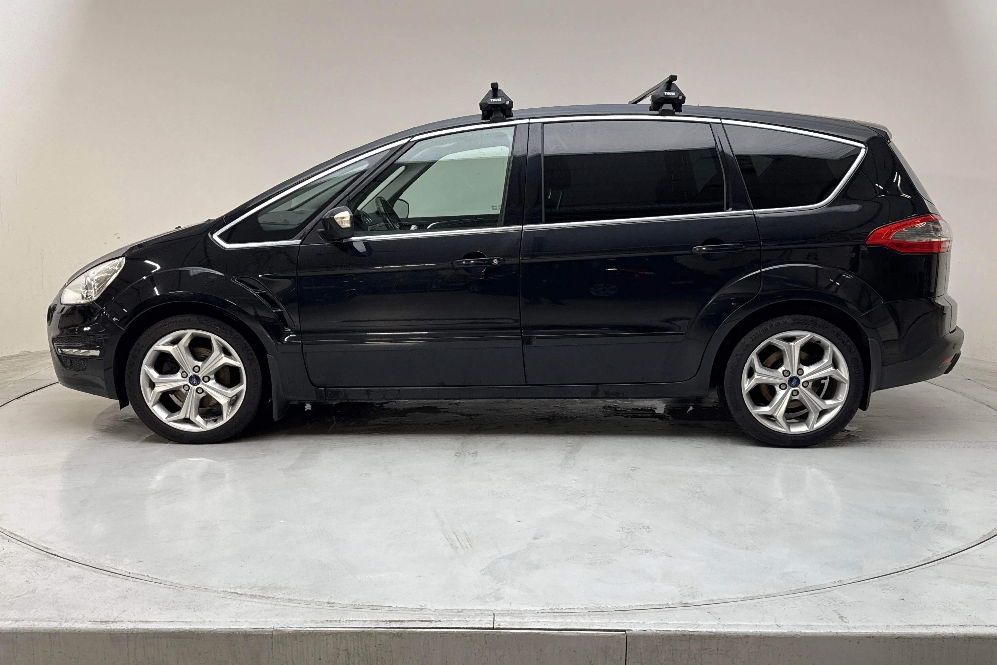 Presentationsfoto 2 av 17: Ford S-MAX 2.2 Duratorq TDCi (200hk) - 23 355 mil - Manuell - svart - 2013
