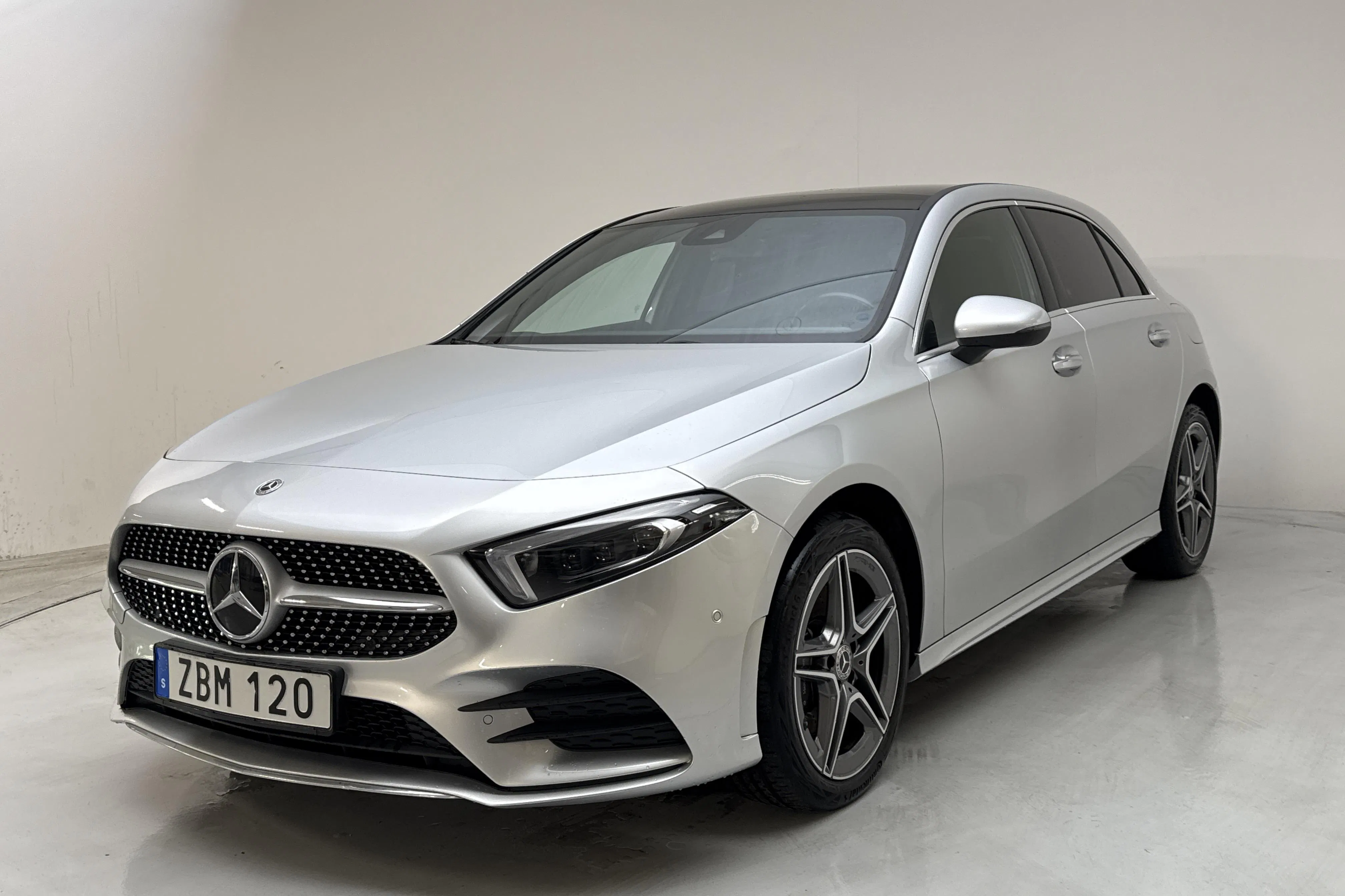 Presentationsfoto 1 av 17: Mercedes A 250 e 5dr W177 (218hk) - 5 346 mil - Automat - silver - 2022