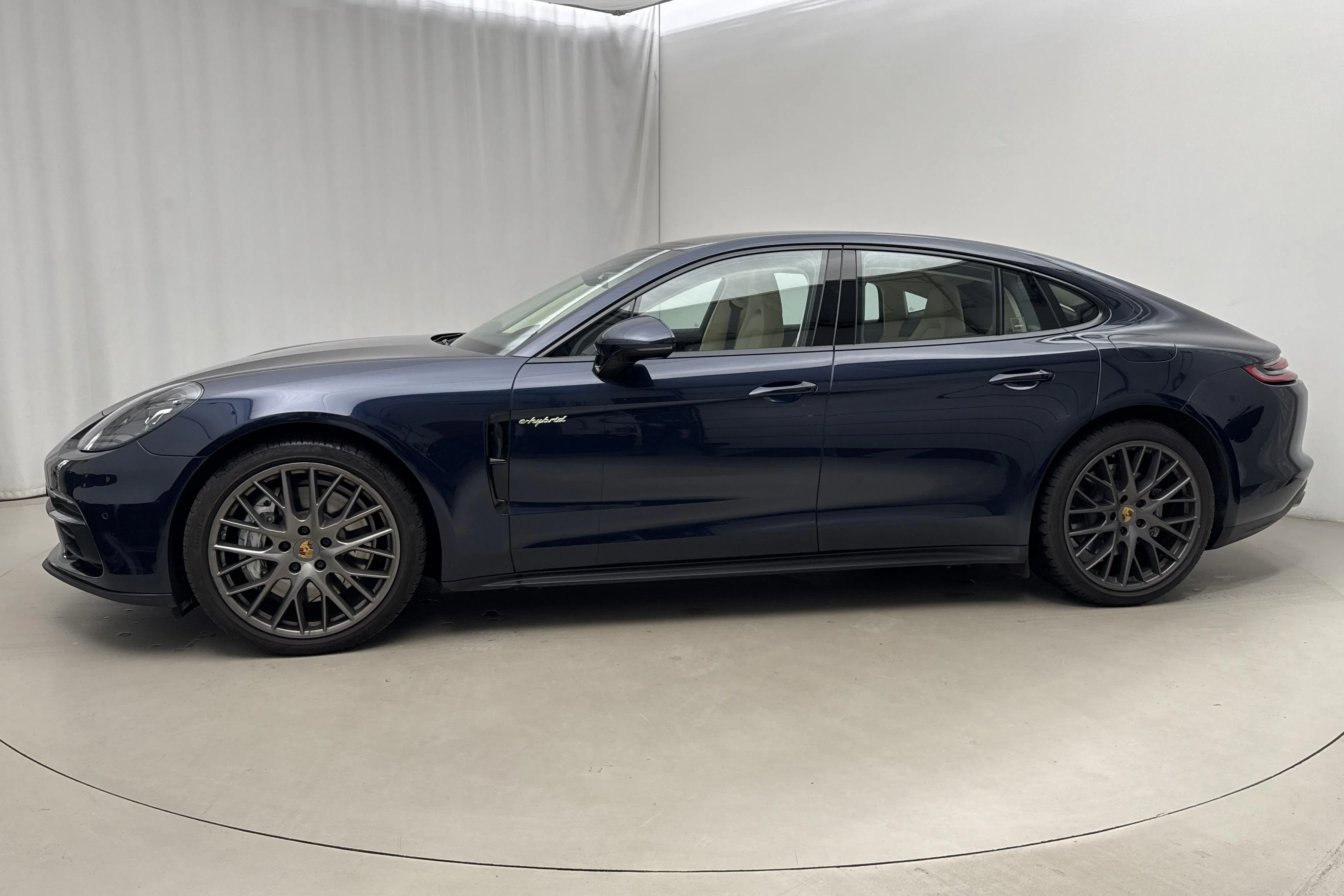 Presentation photo 2 of 22: Porsche Panamera 4 E-hybrid (462hk) - 82 360 km - Automatic - blue - 2018