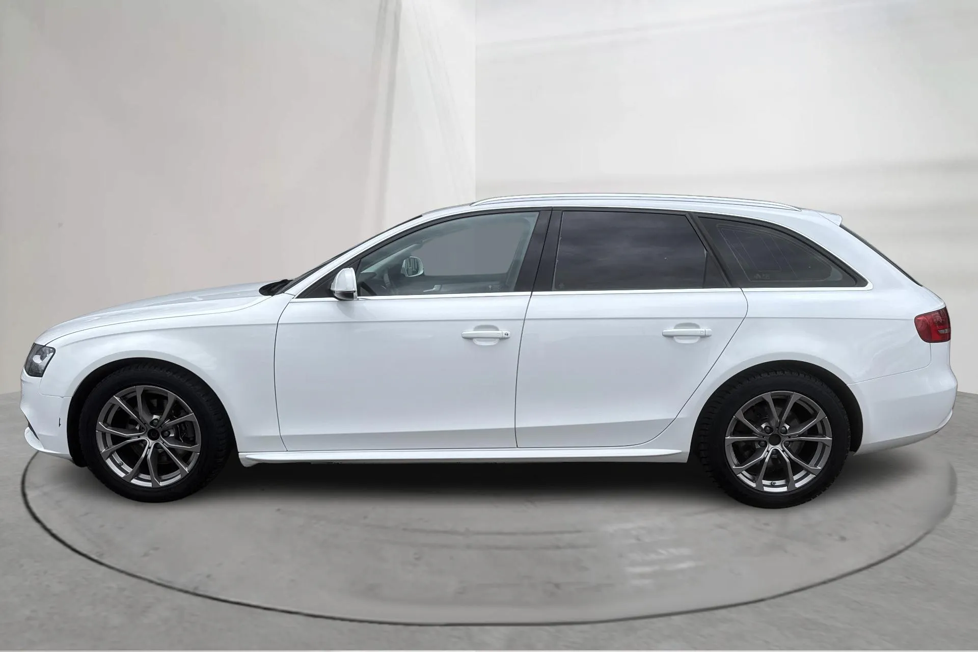 Presentationsfoto 2 av 12: Audi A4 2.0 TDI Ultra Avant (136hk) - 23 147 mil - Manuell - vit - 2013
