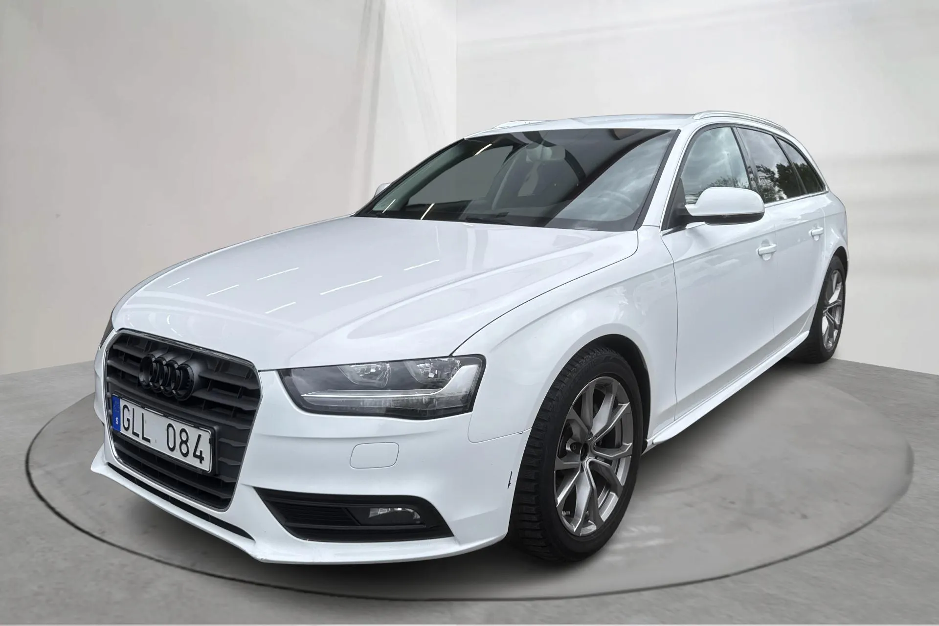 Presentationsfoto 1 av 12: Audi A4 2.0 TDI Ultra Avant (136hk) - 23 147 mil - Manuell - vit - 2013