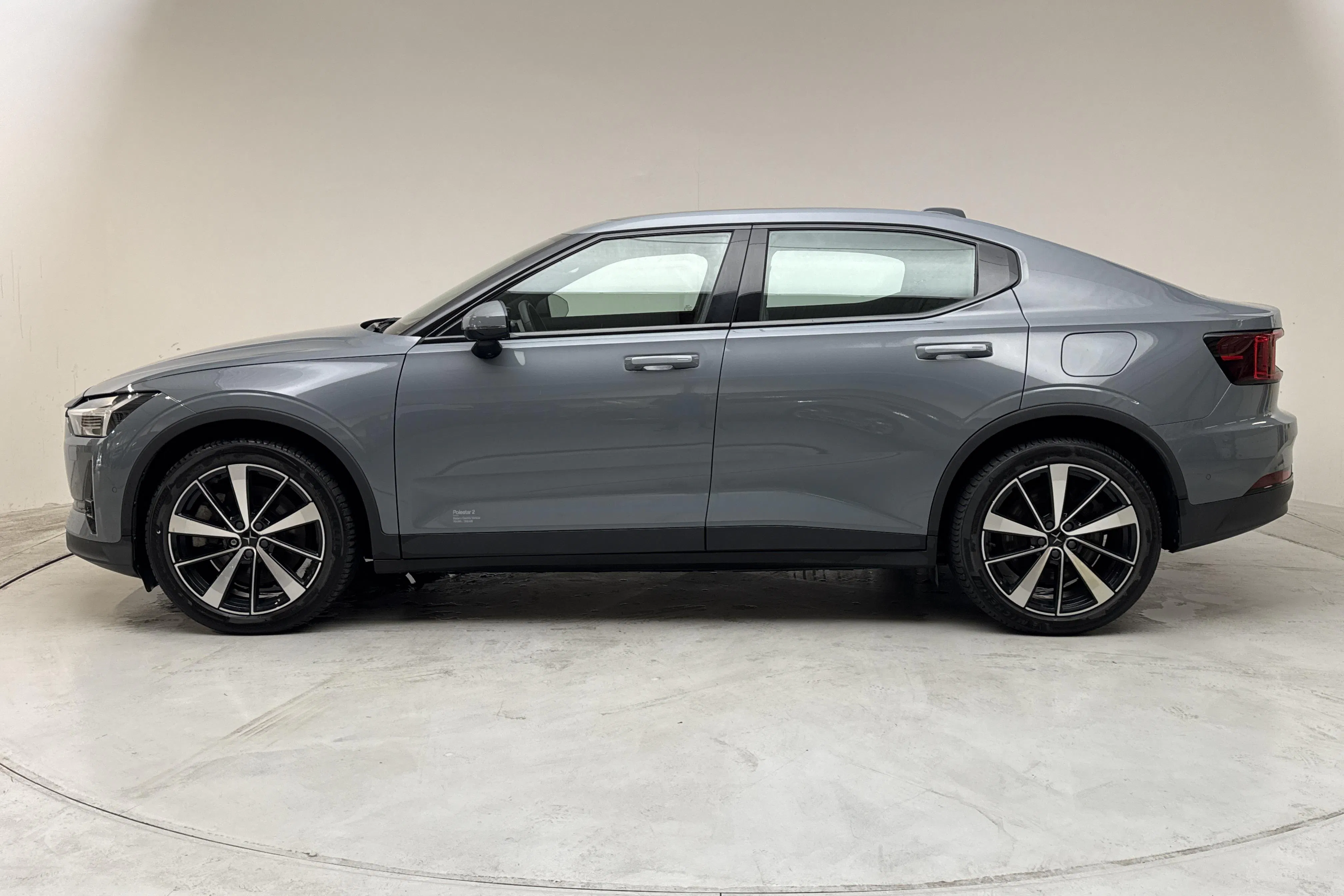 Presentation photo 2 of 22: Polestar 2 Long range Dual motor (408hk) - 34 350 km - Automatic - gray - 2021