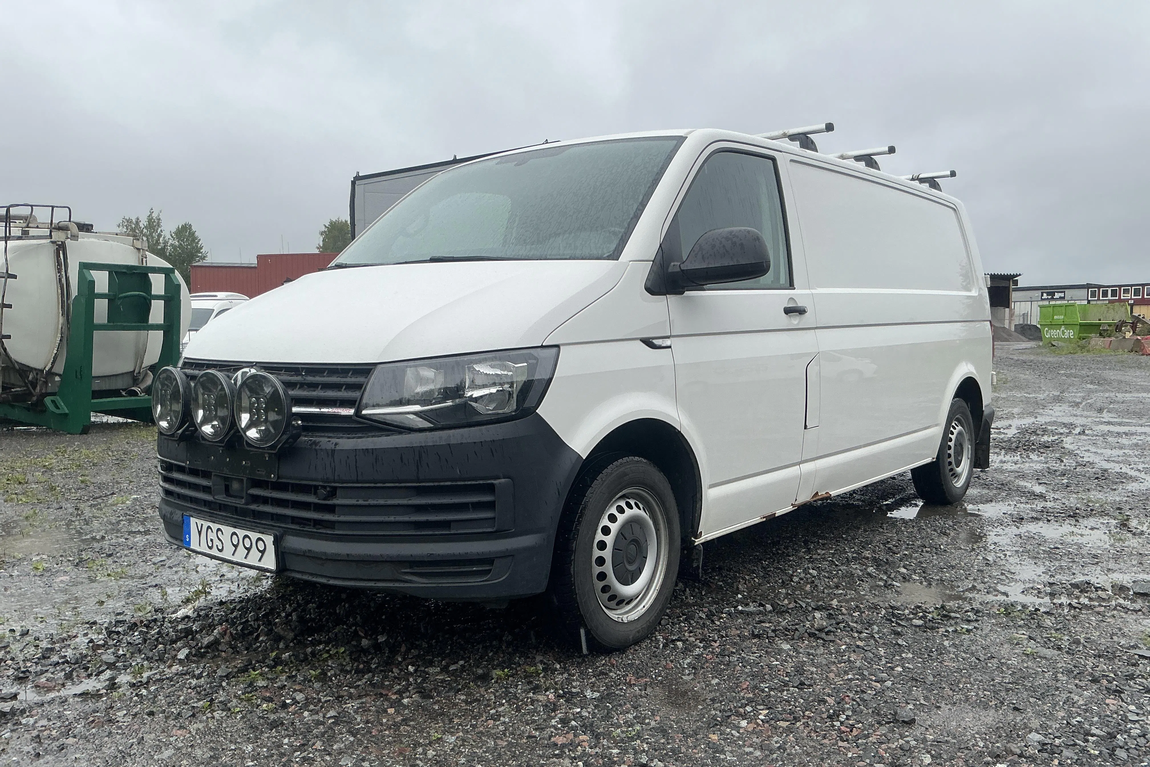 Presentationsfoto 1 av 17: VW Transporter T6 2.0 TDI BMT Skåp 4MOTION (150hk) - 18 613 mil - Manuell - vit - 2018