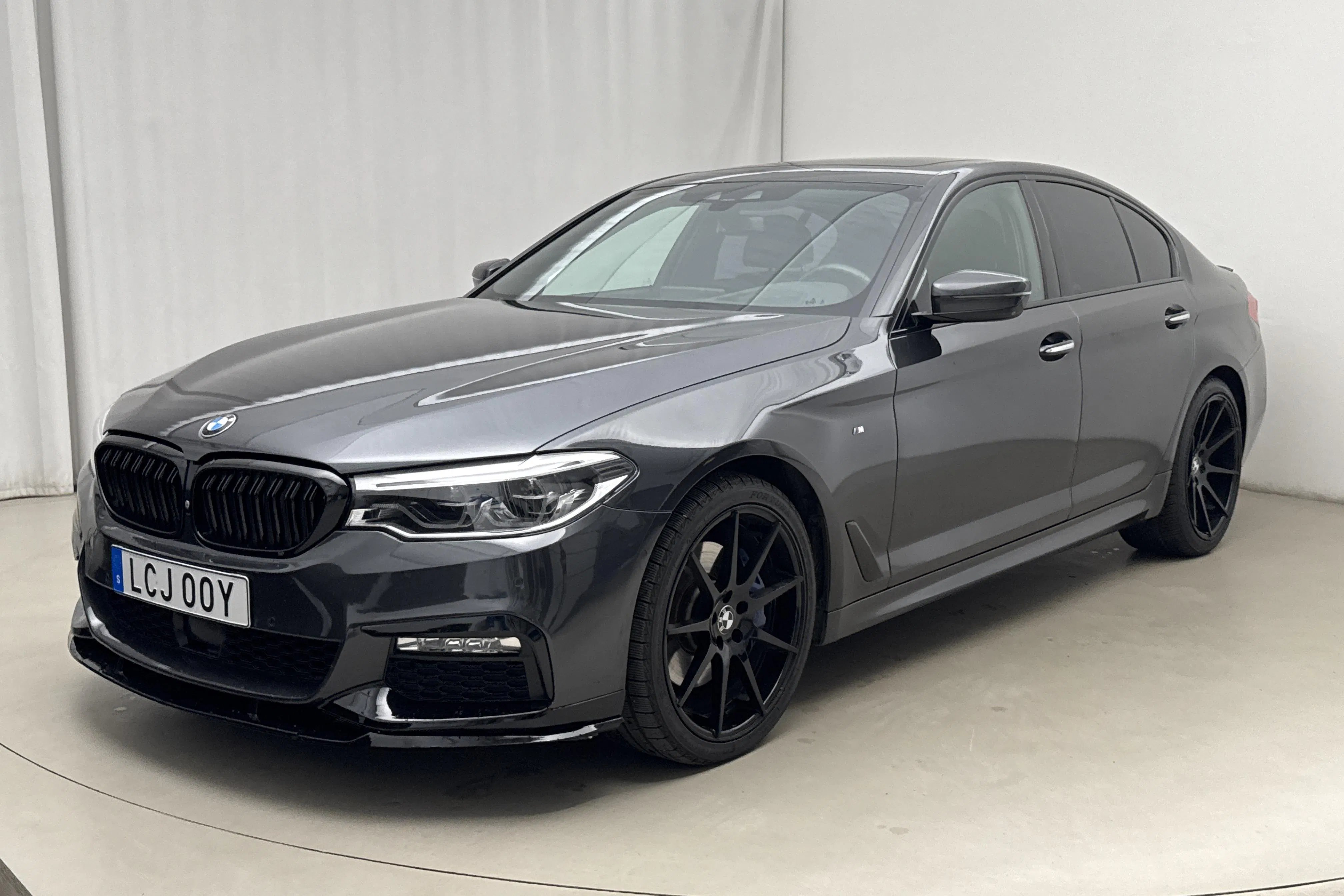 Presentation photo 1 of 22: BMW 530i xDrive Sedan, G30 (252hk) - 82 330 km - Automatic - dark grey - 2017