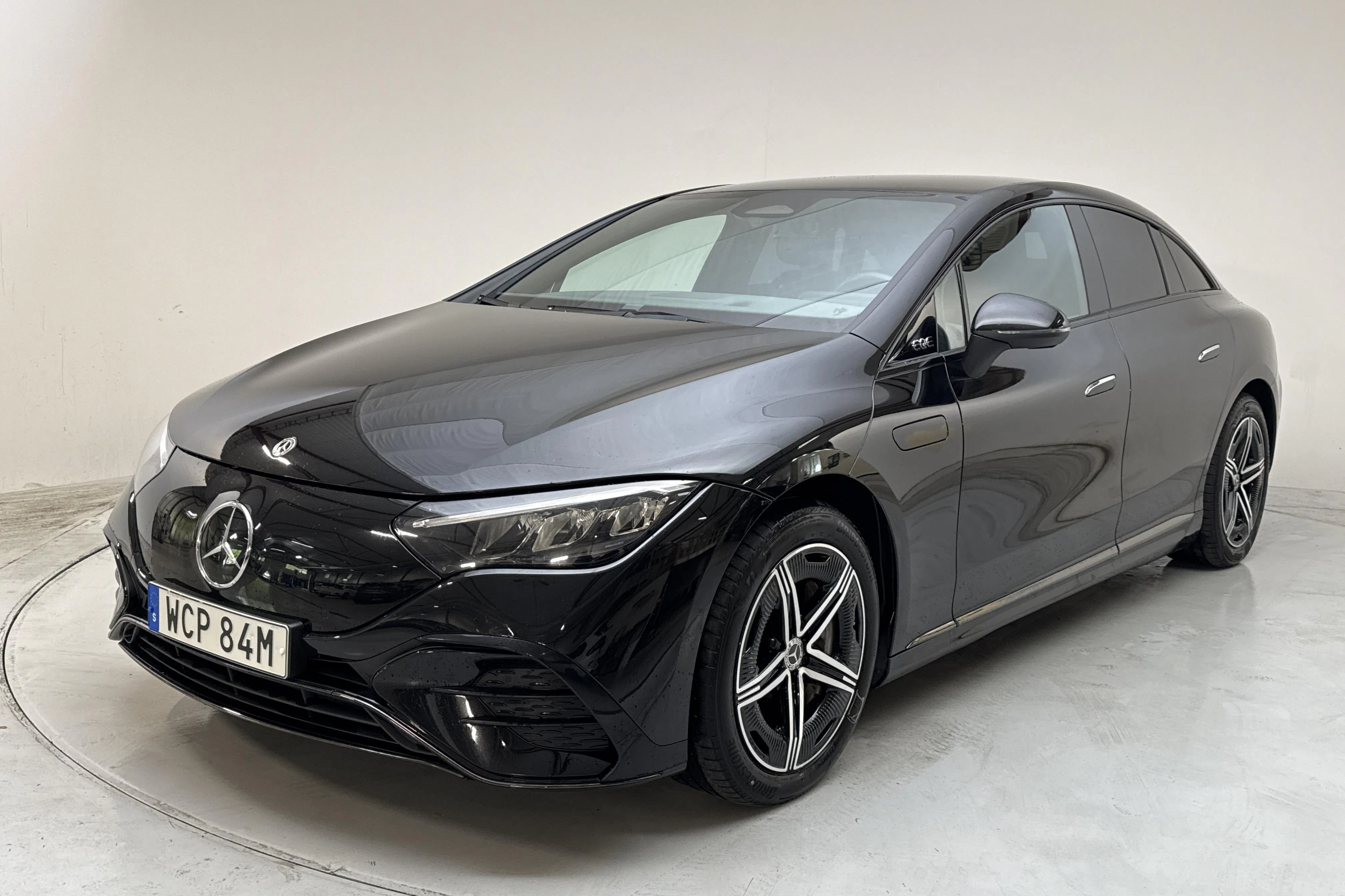 Presentationsfoto 1 av 16: Mercedes EQE 350 4Matic V295 (292hk) - 8 284 mil - Automat - svart - 2023