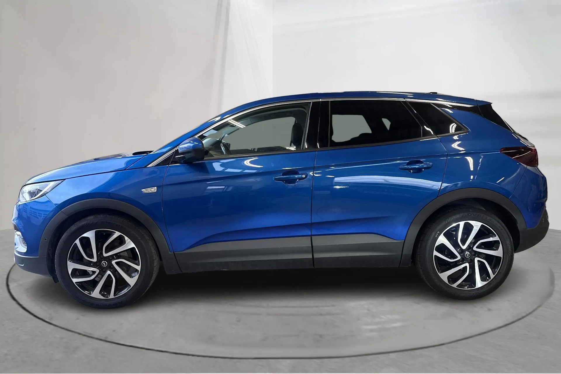 Presentationsfoto 2 av 17: Opel Grandland X 1.2 ECOTEC (130hk) - 14 894 mil - Automat - blå - 2018