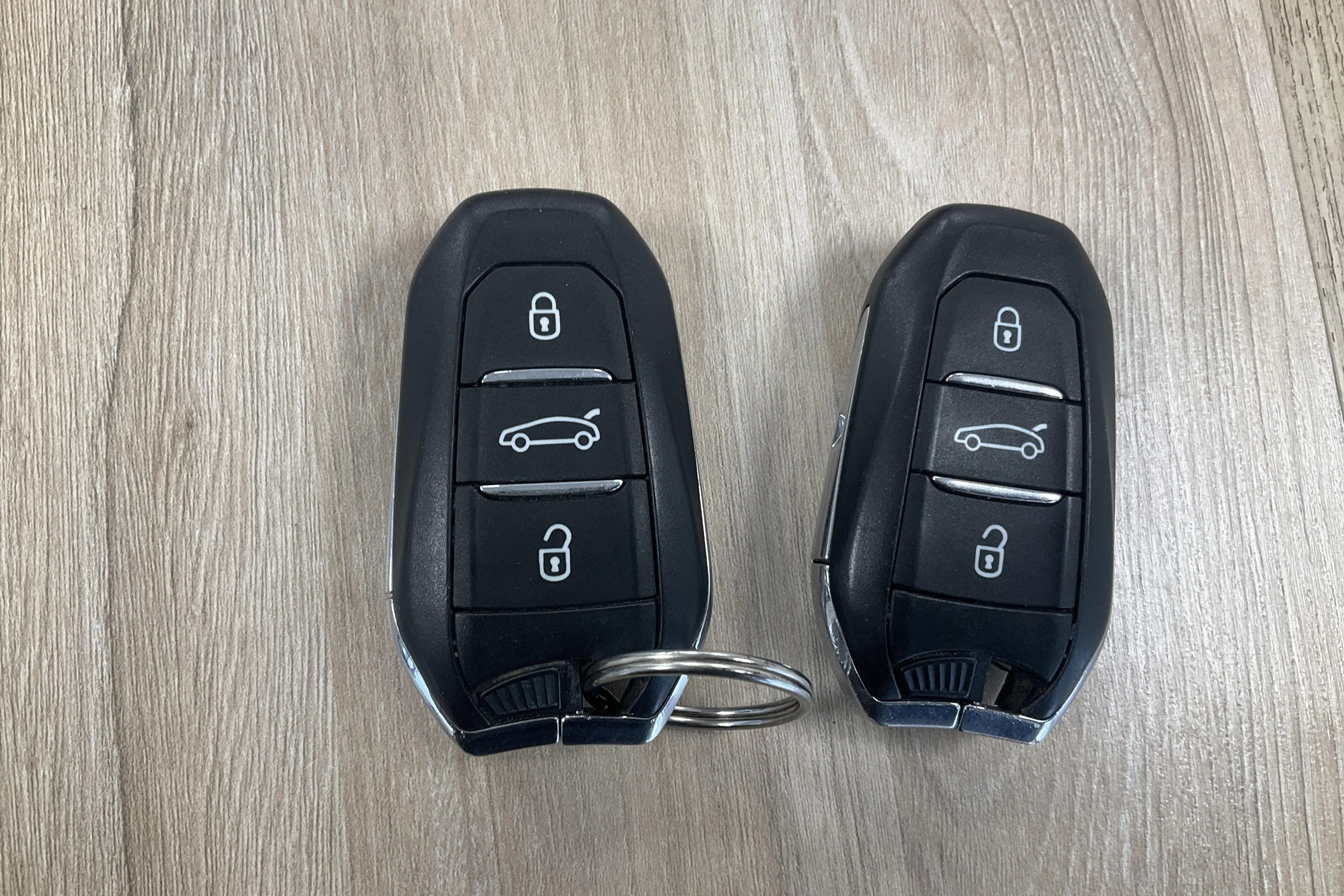 Presentationsfoto 17 av 17: Opel Grandland X 1.2 ECOTEC (130hk) - 14 894 mil - Automat - blå - 2018