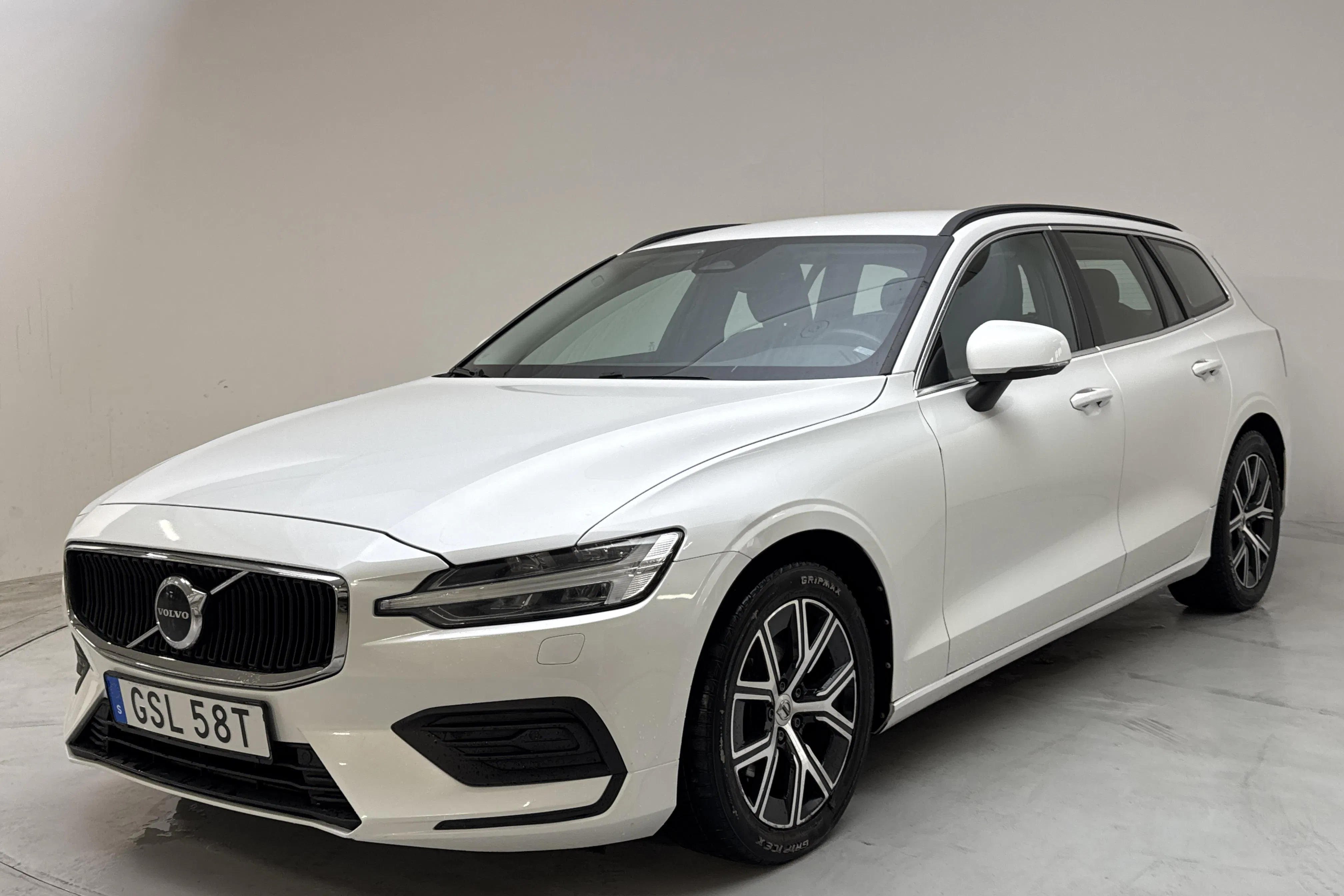 Presentationsfoto 1 av 14: Volvo V60 B4 Mildhybrid, Diesel (197hk) - 35 532 mil - Automat - vit - 2023