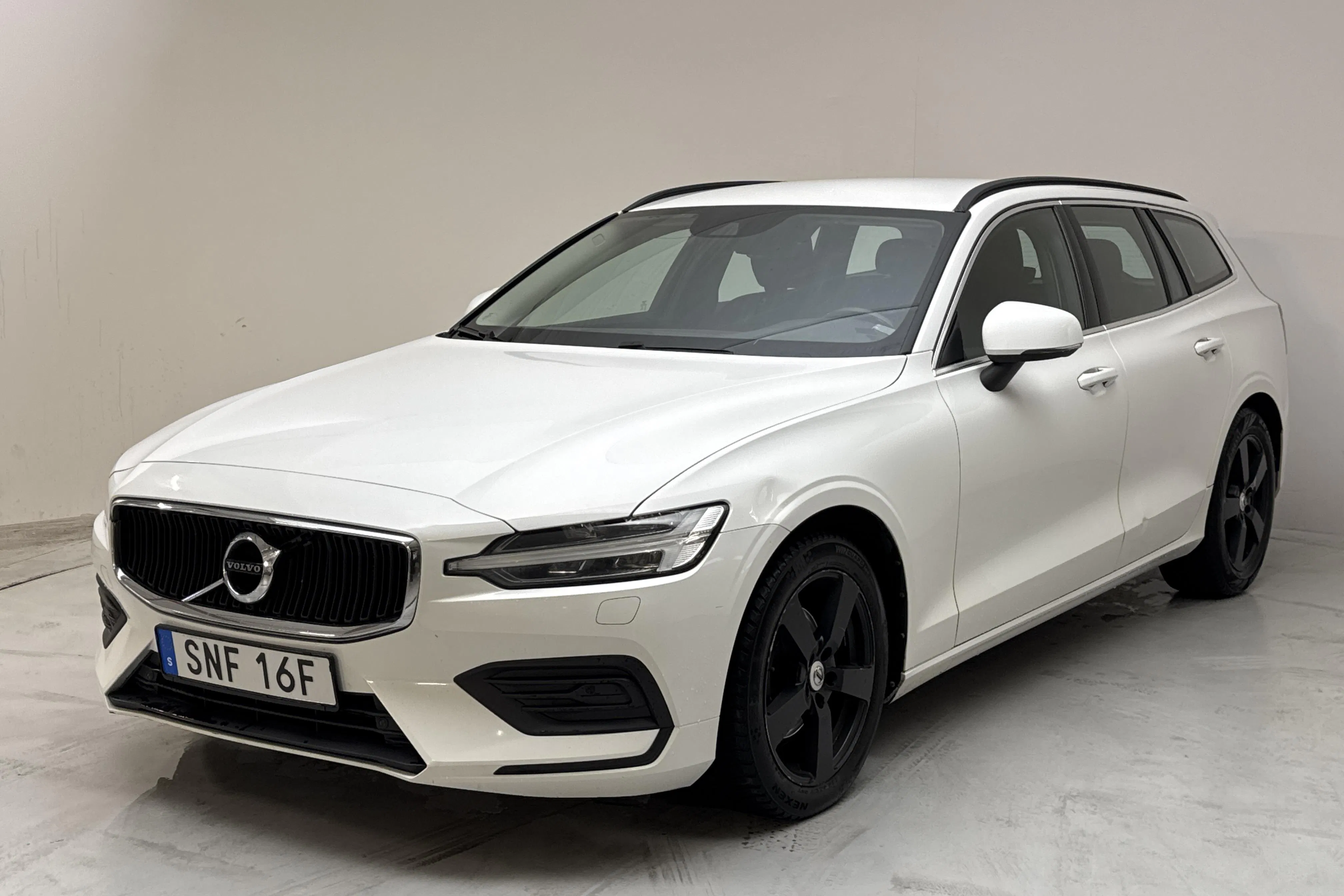 Presentationsfoto 1 av 14: Volvo V60 B4 Mildhybrid, Diesel (197hk) - 36 168 mil - Automat - vit - 2022