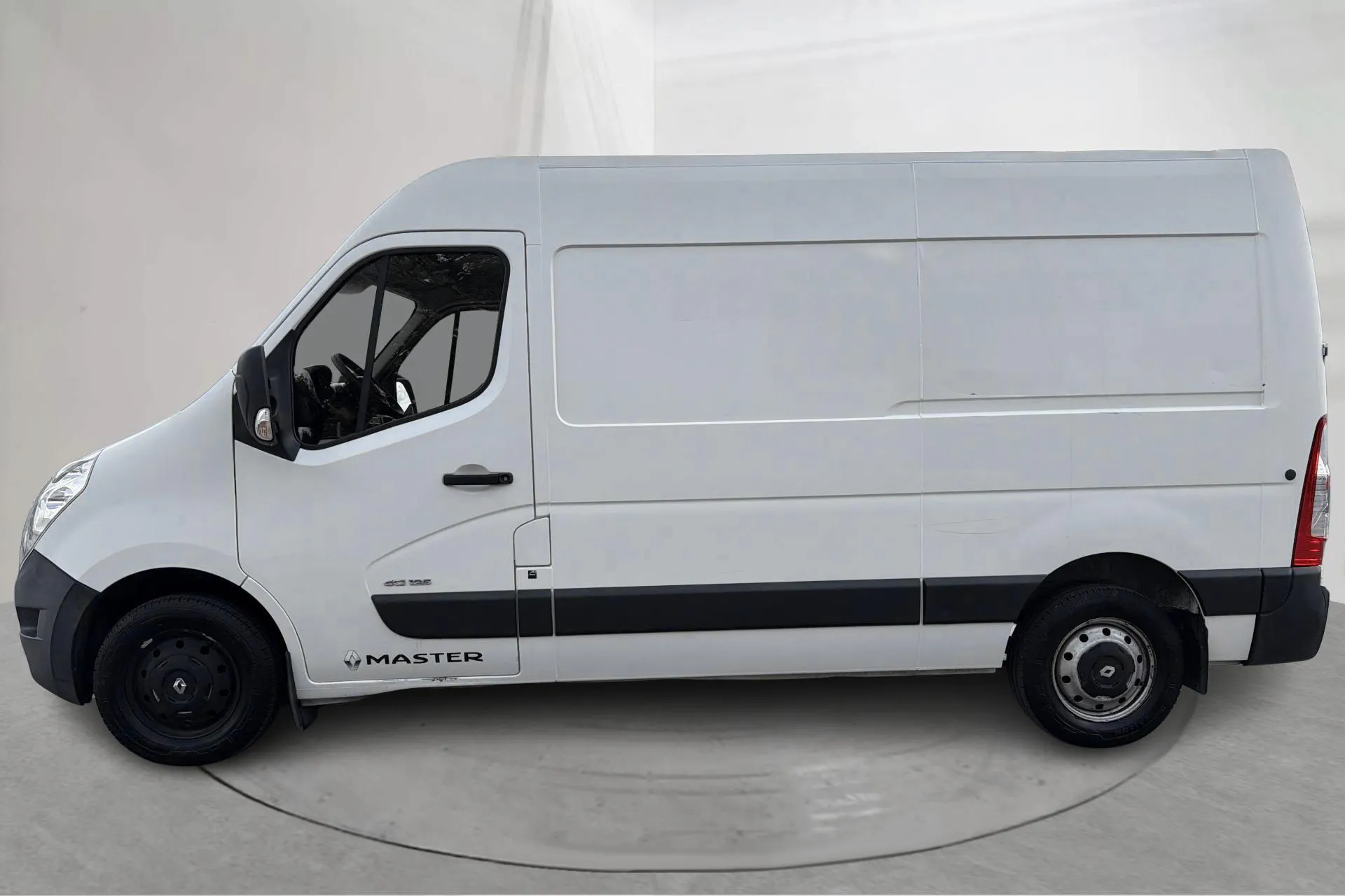 Zdjęcie prezentacyjne 2 z 13: Renault Master 2.3 dCi FAP 2WD (125hk) - 215 260 km - Manualna - biały - 2016
