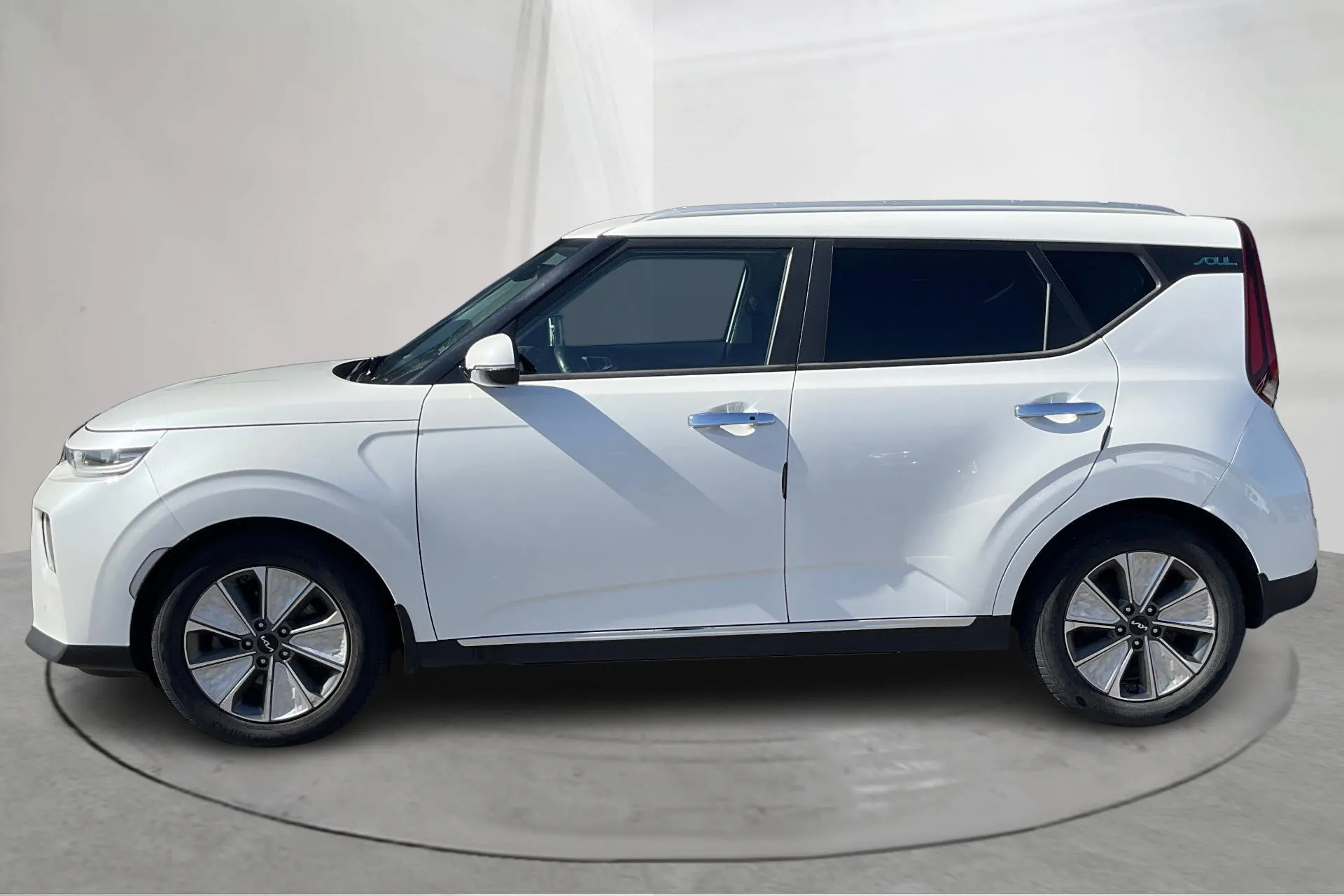 Presentationsfoto 2 av 18: KIA e-Soul Long Range 64kWh (204hk) - 9 968 mil - Automat - vit - 2022