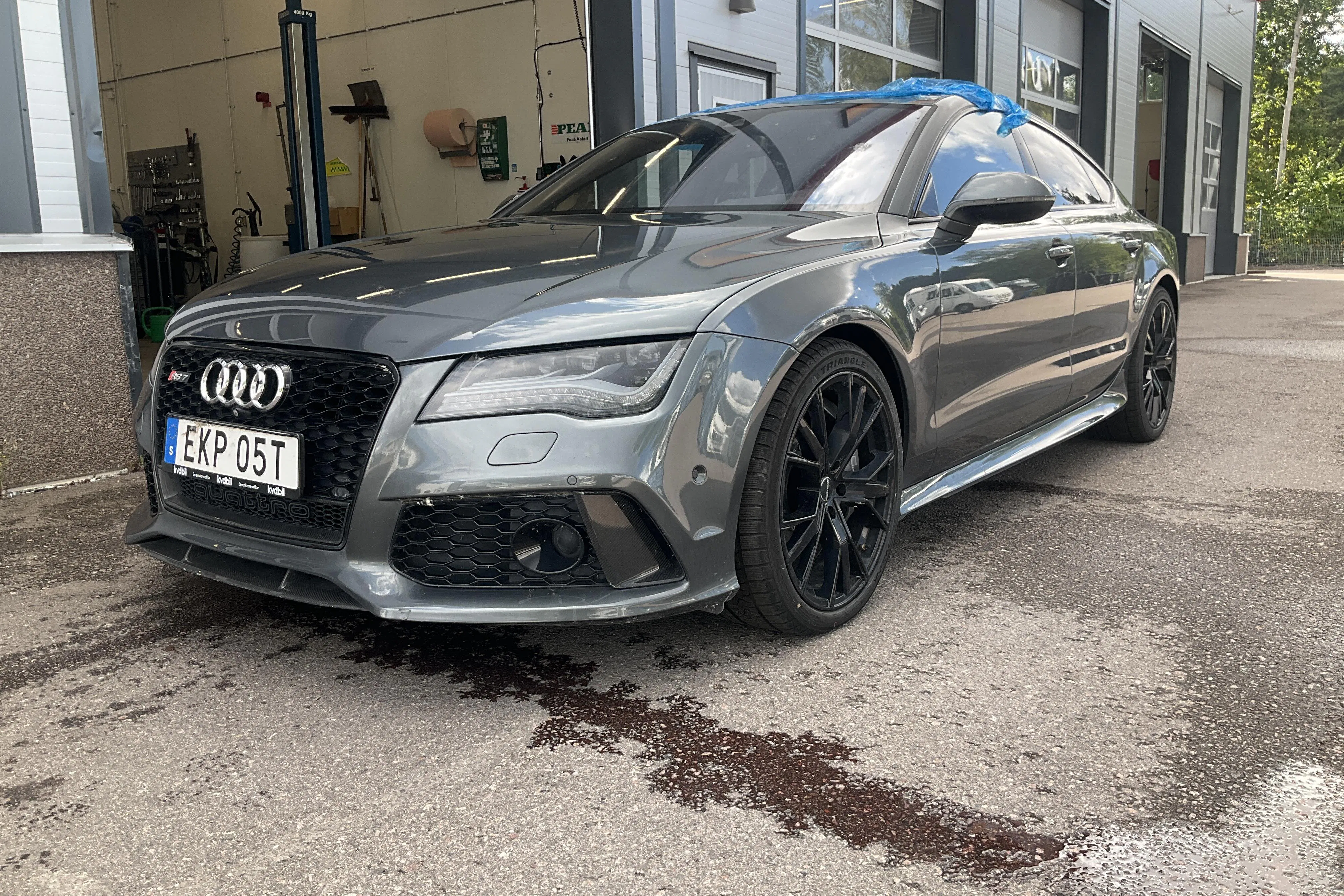 Presentationsfoto 1 av 16: Audi RS7 4.0 TFSI (560hk) - 14 748 mil - Automat - Mörkgrå - 2014