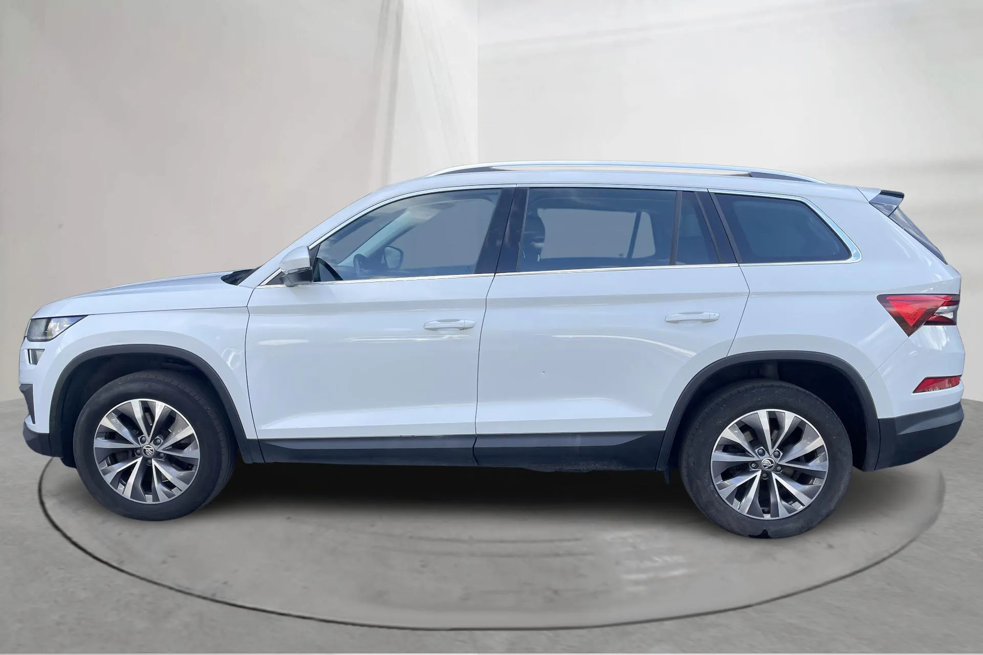Presentation photo 2 of 18: Skoda Kodiaq 2.0 TDI 4X4 (200hk) - 139 800 km - Automatic - white - 2023