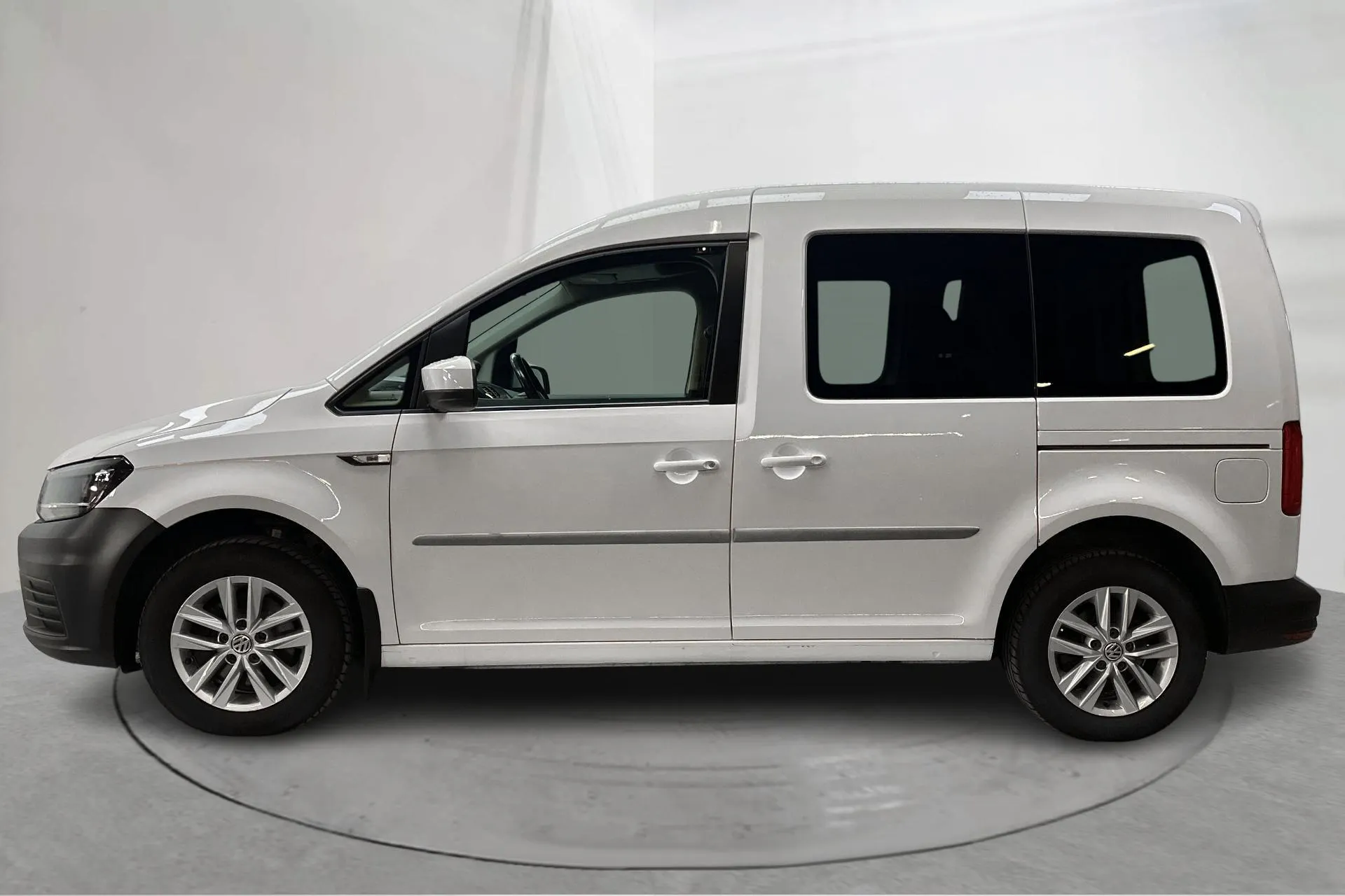Presentationsfoto 2 av 14: VW Caddy Combi 1.4 TGI (110hk) - 8 017 mil - Manuell - vit - 2018