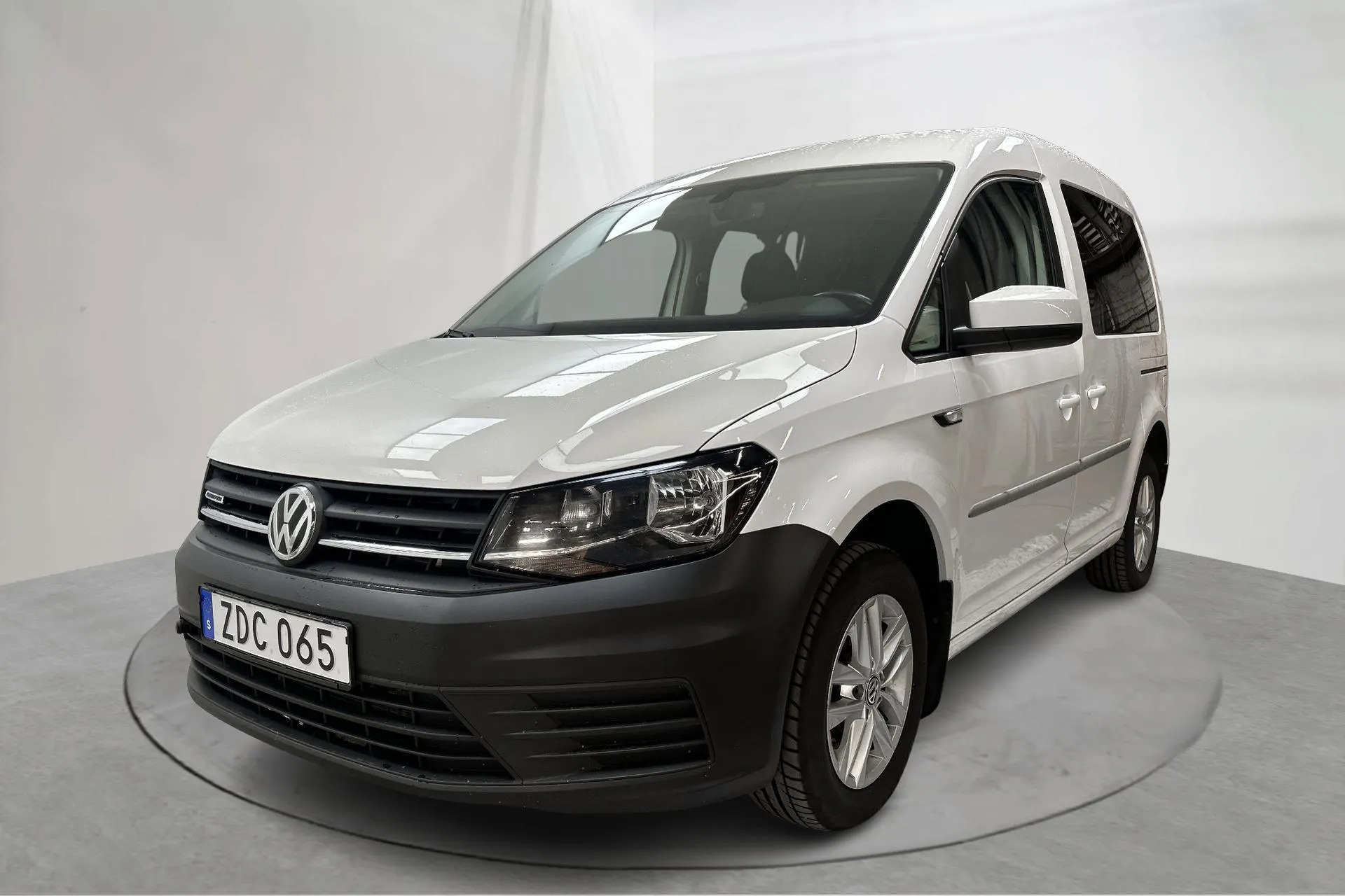 Presentationsfoto 1 av 14: VW Caddy Combi 1.4 TGI (110hk) - 8 017 mil - Manuell - vit - 2018