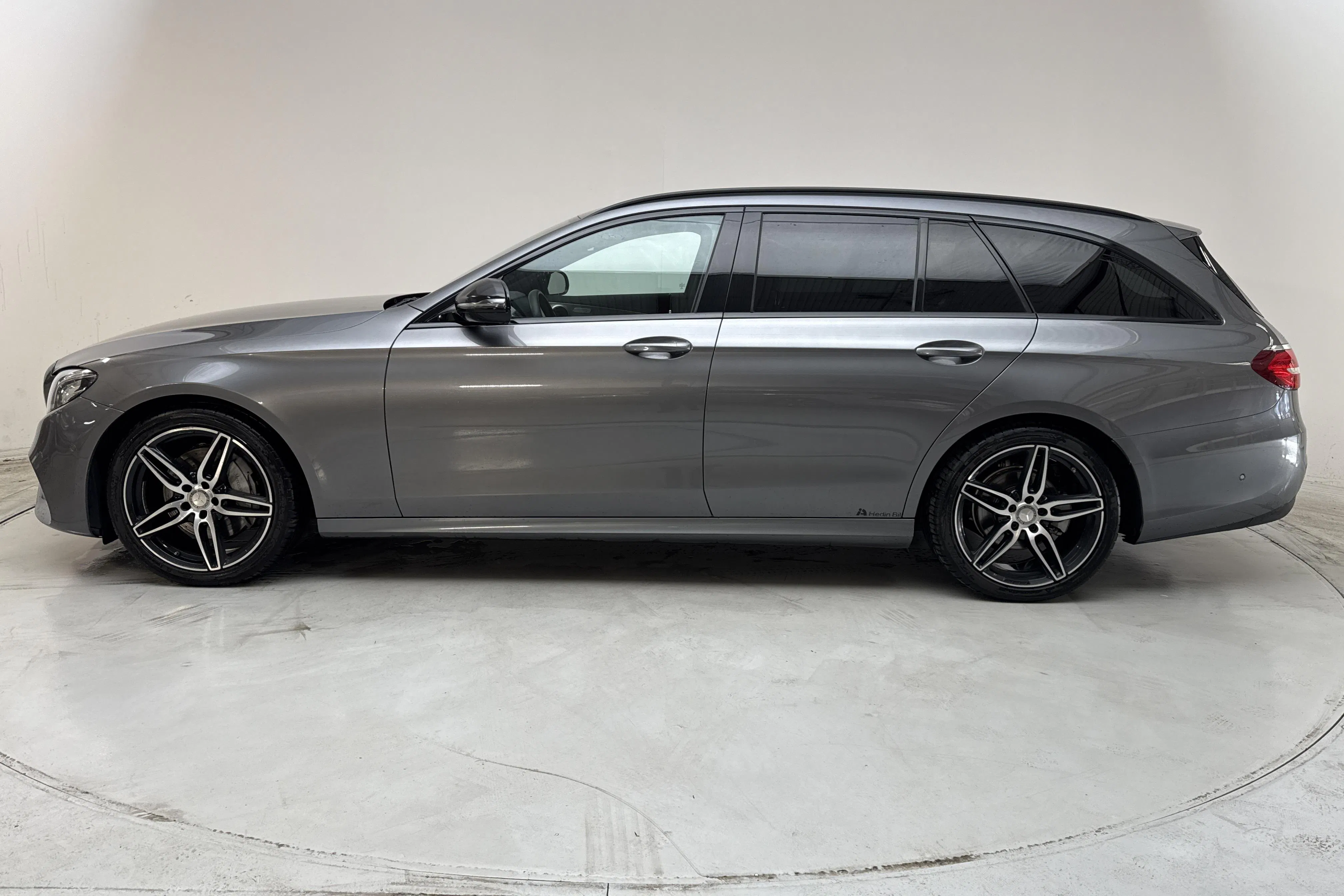 Presentationsfoto 2 av 15: Mercedes E 220 d Kombi S213 (194hk) - 19 209 mil - Automat - grå - 2017