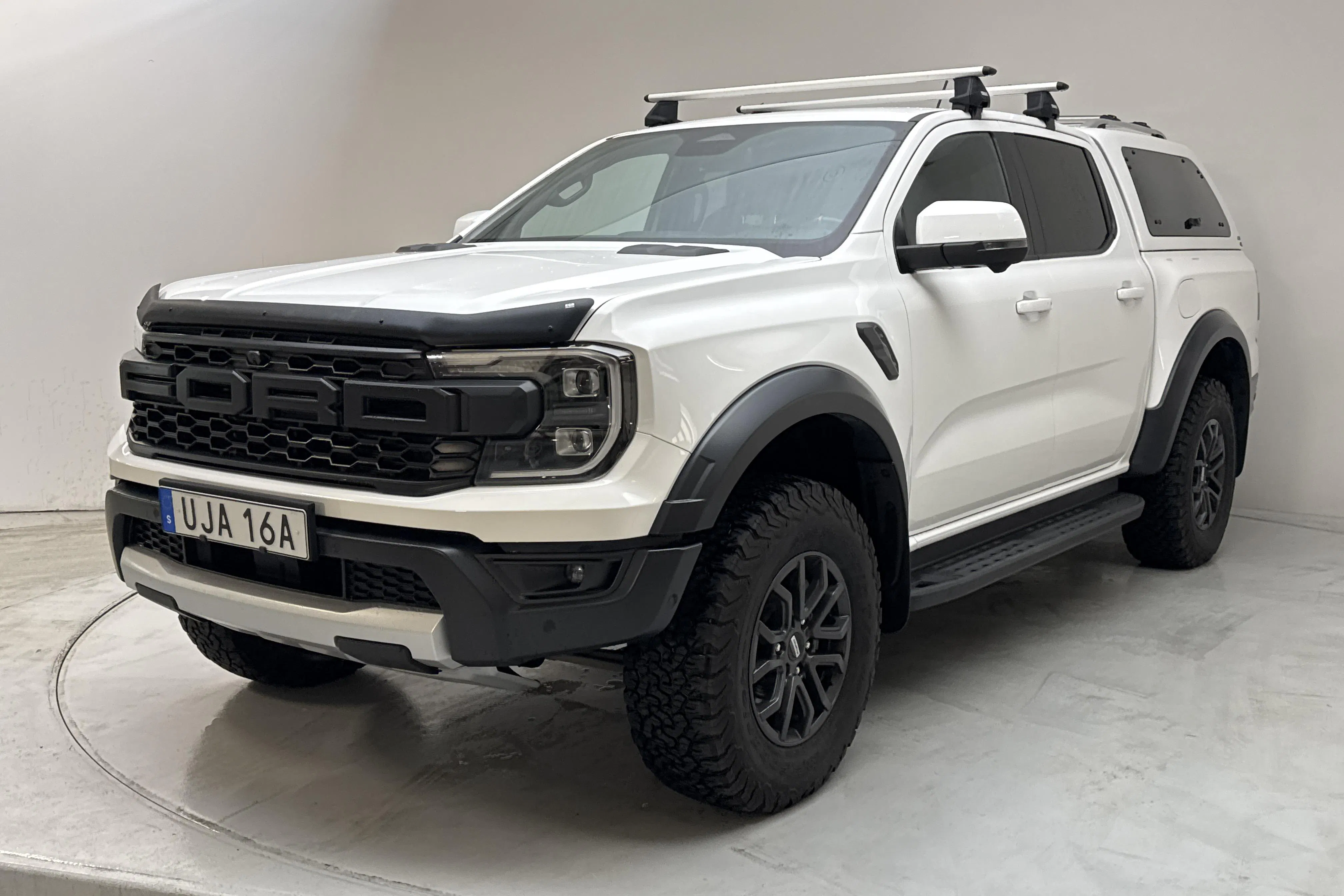 Presentationsfoto 1 av 14: Ford Ranger 3.0L V6 Bi-Turbo 4WD (292hk) - 4 356 mil - Automat - vit - 2023