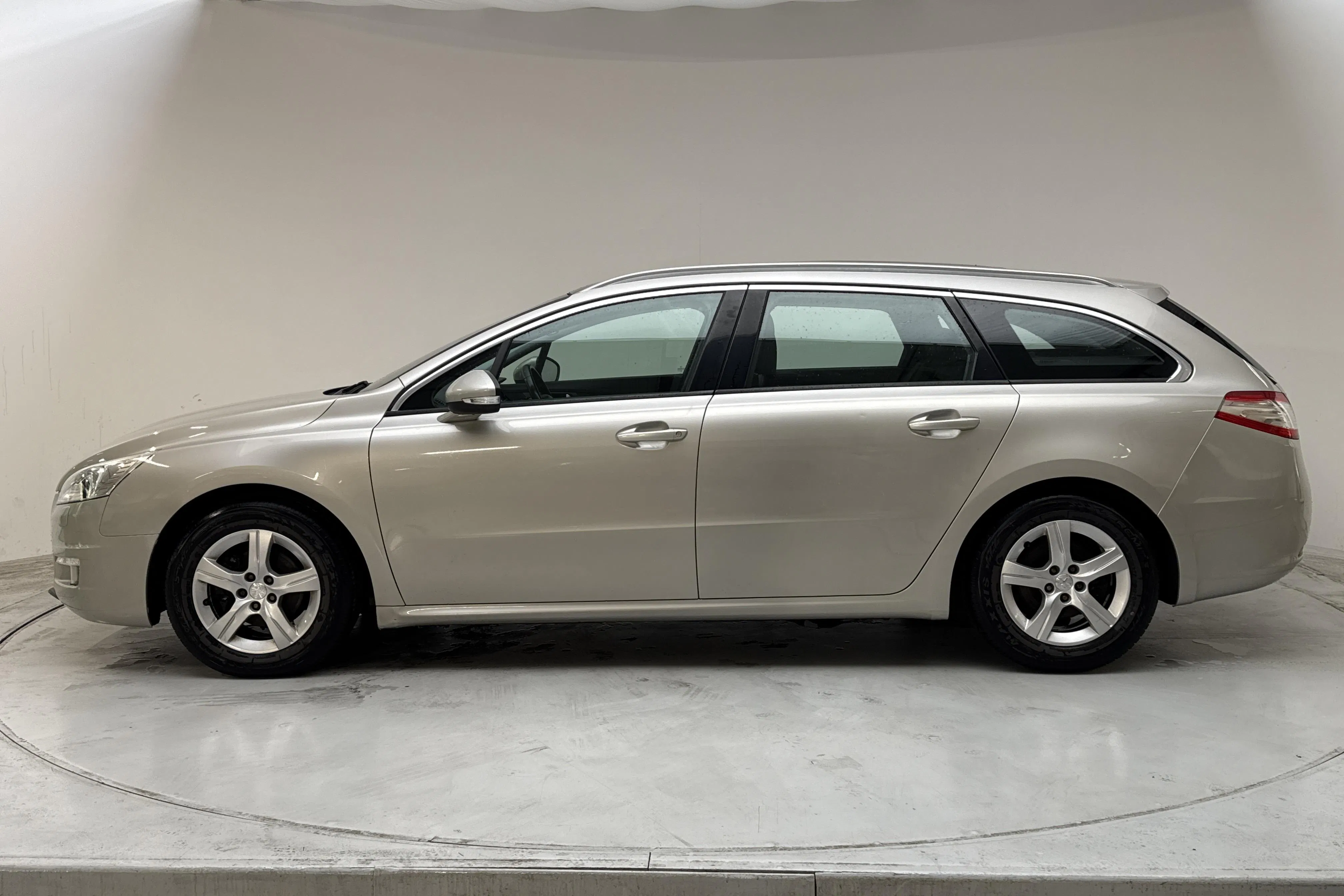 Presentation photo 2 of 12: Peugeot 508 SW 1.6 HDi (114hk) - 160 560 km - Automatic - light brown - 2012