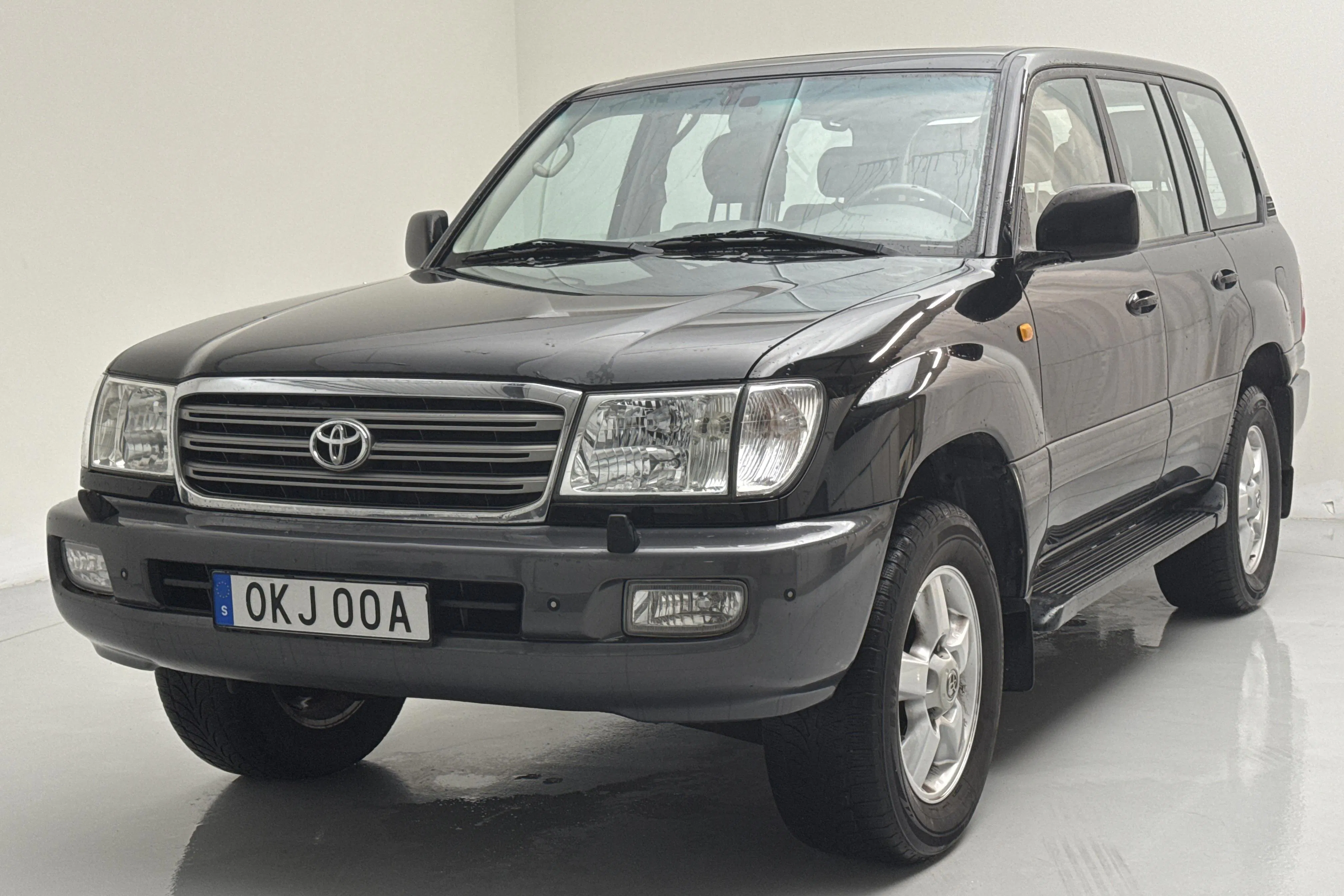 Presentation photo 1 of 16: Toyota Land Cruiser 100 4.2 TD (204hk) - 192 540 km - Automatic - black - 2005
